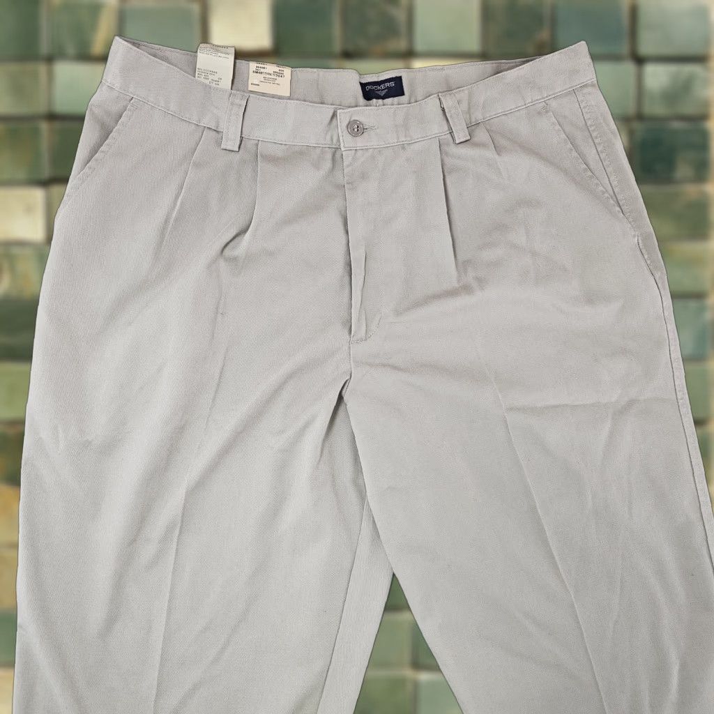 Dockers Dockers Pants Mens 38x31 Chino Relaxed Fit Cotton Beig e Washed Wrinkle Resistant Pleated Front Zip Fly BeltLoops Pockets 38 Regular Mens Size US 38 / EU 54 - 1 Thumbnail