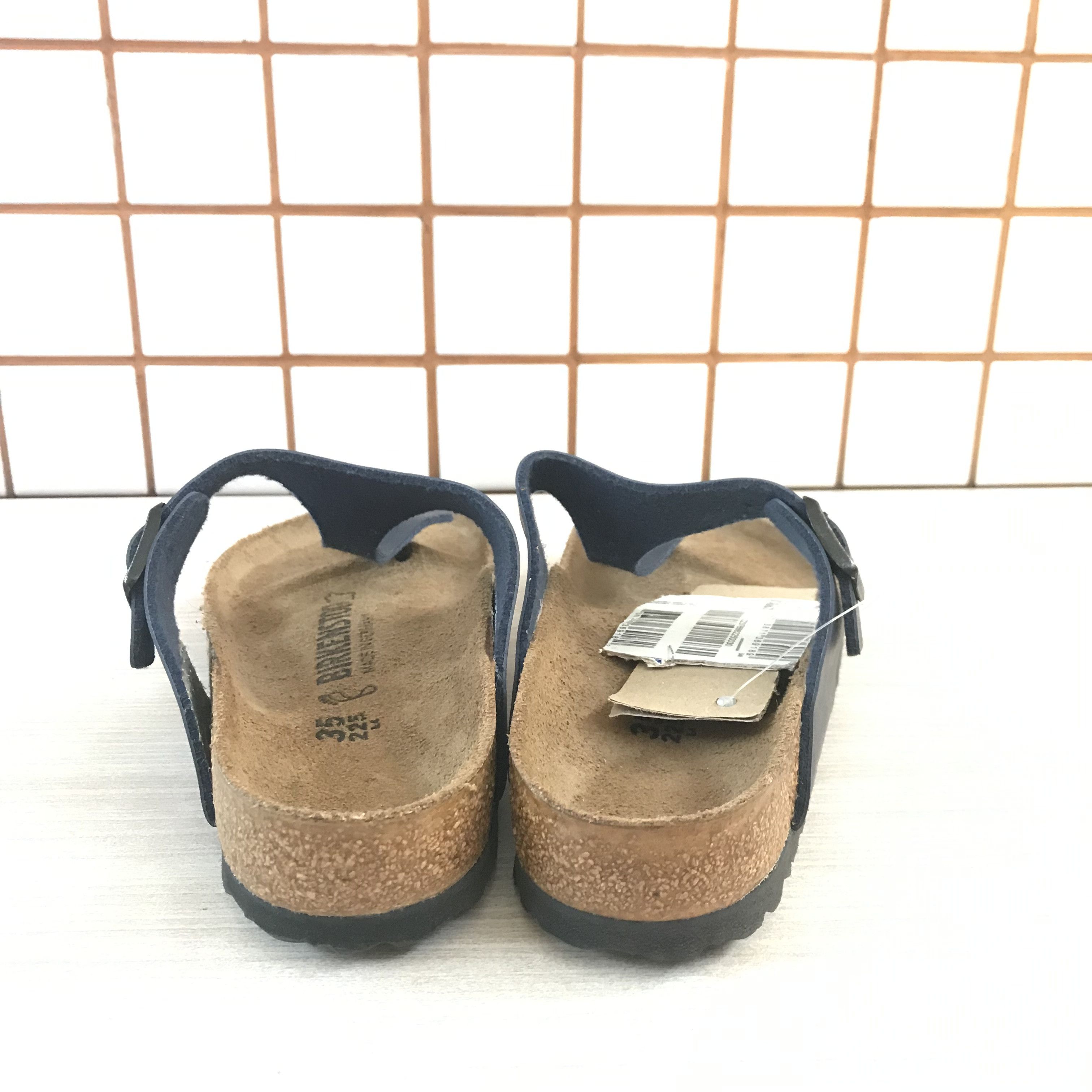 Birkenstock Birkenstock Gizeh Leather Navy Blue one Strap NEW bnwt Size US 5 / EU 37 - 2 Thumbnail