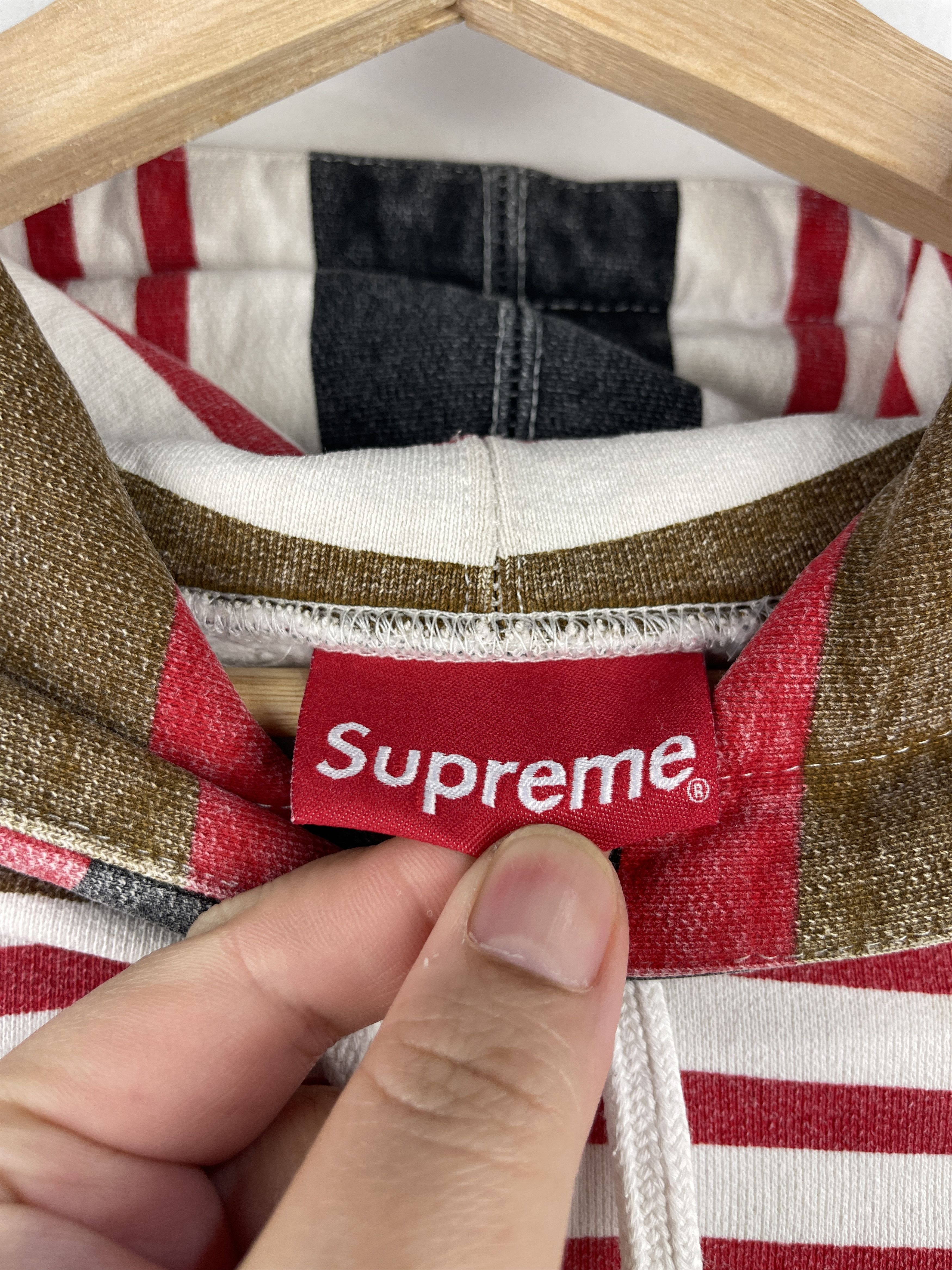 Supreme Supreme SS18 Striped Red Hoodie Size US M / EU 48-50 / 2 - 7 Thumbnail