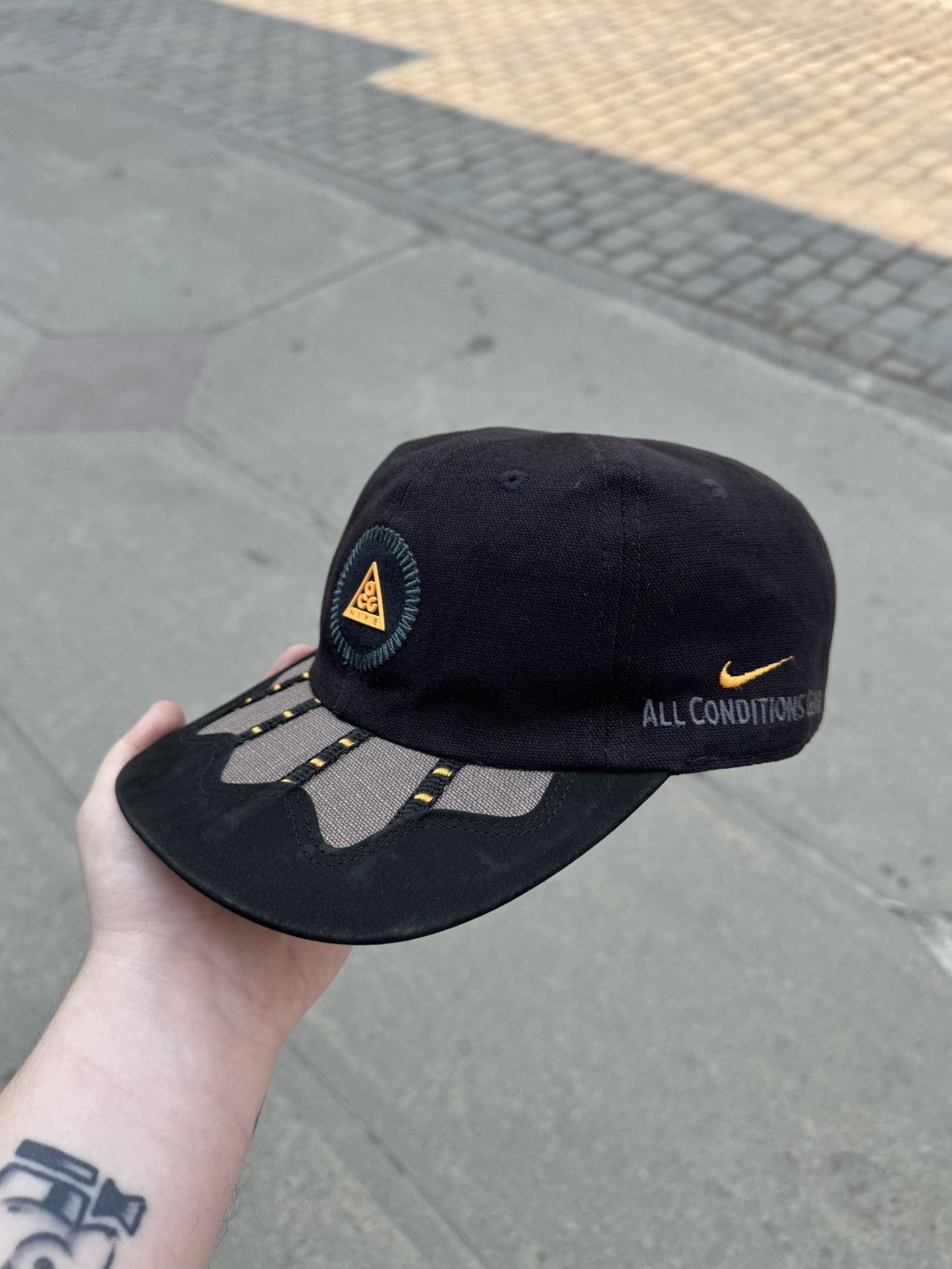 80s 90s Nike ACG キャップ ブラック 折れ目なし s-l400.jpg