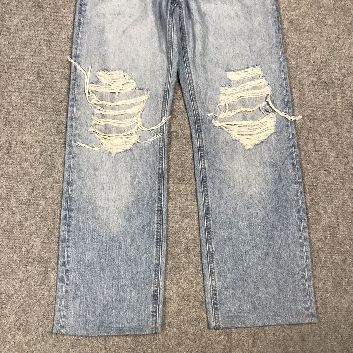 Japanese Brand × Uniqlo UNIQLO DISTRESSED DENIM PANTS BAGGY STYLE Size US 27 - 2 Thumbnail
