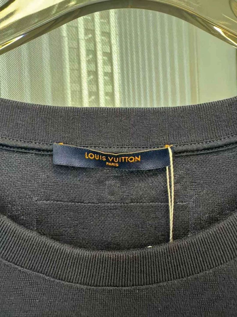 Louis Vuitton Louis Vuitton Dark Blue Sea Animal Beaded Short Sleeve Size US XXL / EU 58 / 5 - 3 Thumbnail