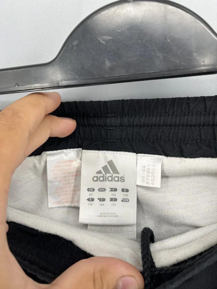 Adidas Vintage Adidas shorts streetwear y2k style casual Size US 36 / EU 52 - 5 Thumbnail