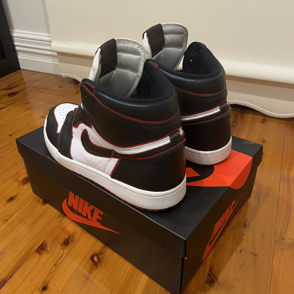 Jordan Brand Jordan 1 Retro High ‘Bloodline’ Size US 10 / EU 43 - 2 Thumbnail