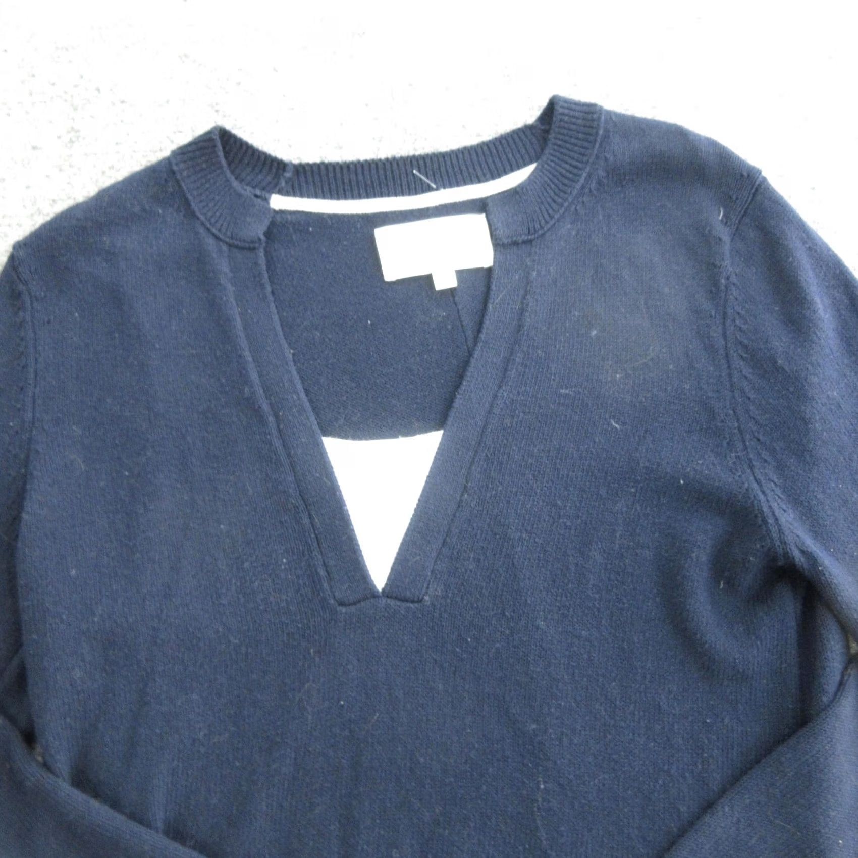 Brochu Walker VINTAGE Brochu Walker Sweater Shirt Hem Pullover Knit Navy Womens Small V-Neck Pullover Knit with Layered Shirt Tail Hem (Sweater) Size S / US 4 / IT 40 - 2 Thumbnail