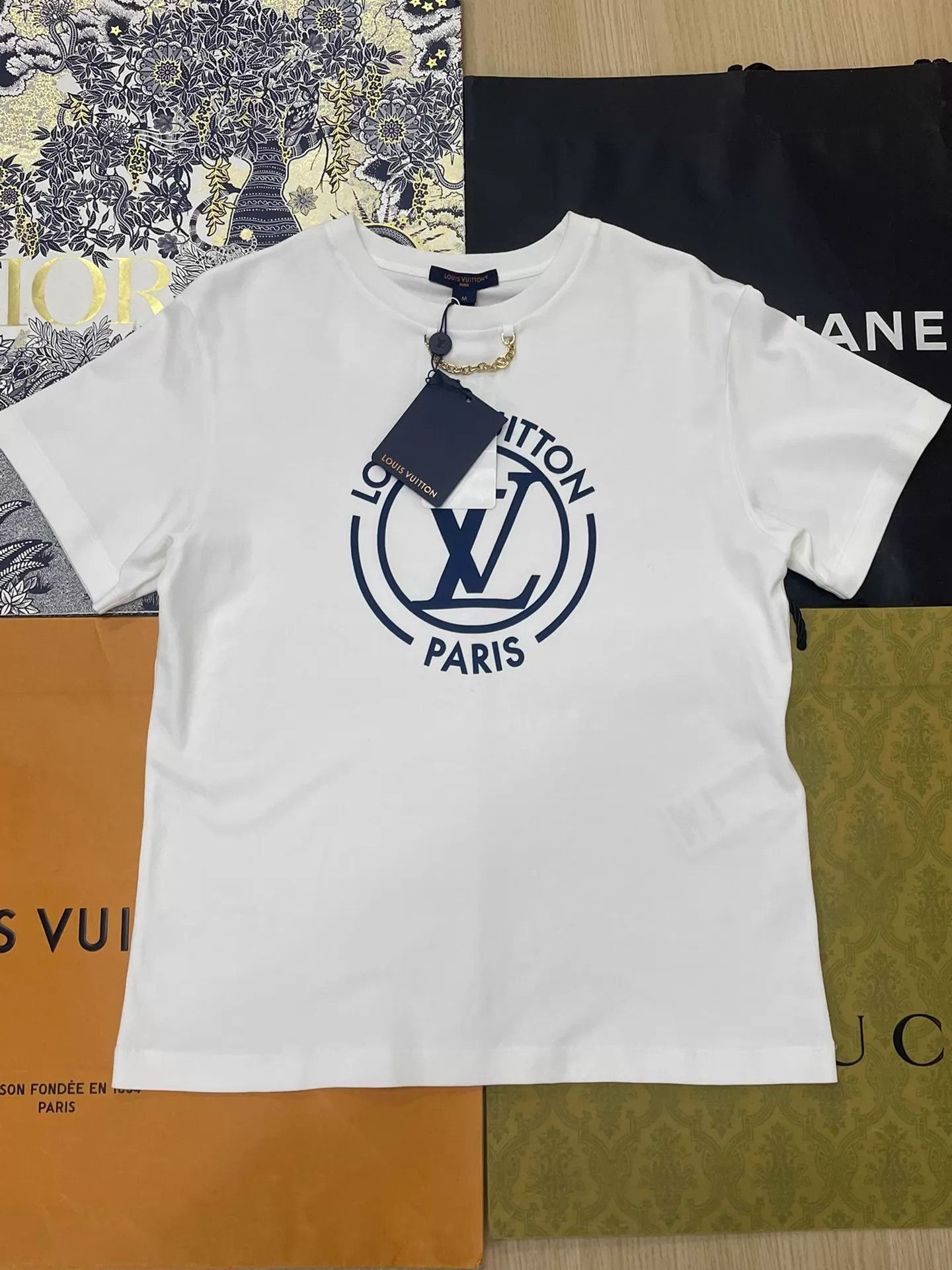 Louis Vuitton LV white logo chain short sleeve tee M new Size M / US 6-8 / IT 42-44 - 1 Thumbnail