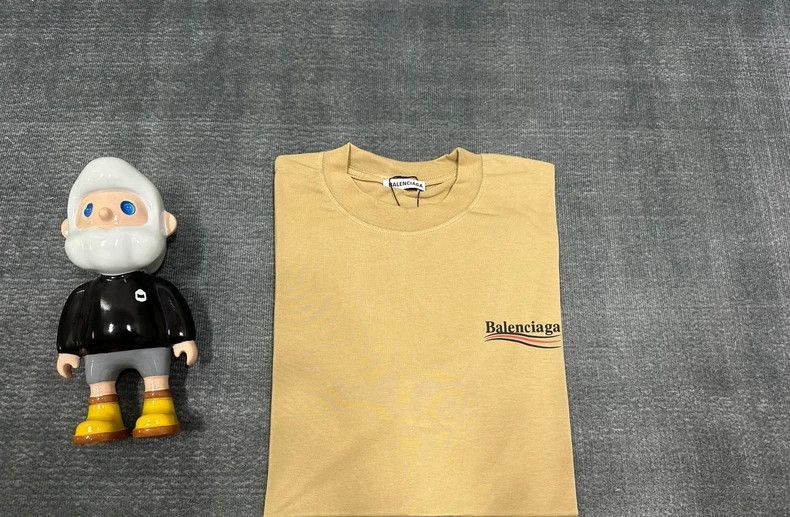 Balenciaga Balenciaga Beige short sleeve T-shirt Size US M / EU 48-50 / 2 - 3 Thumbnail