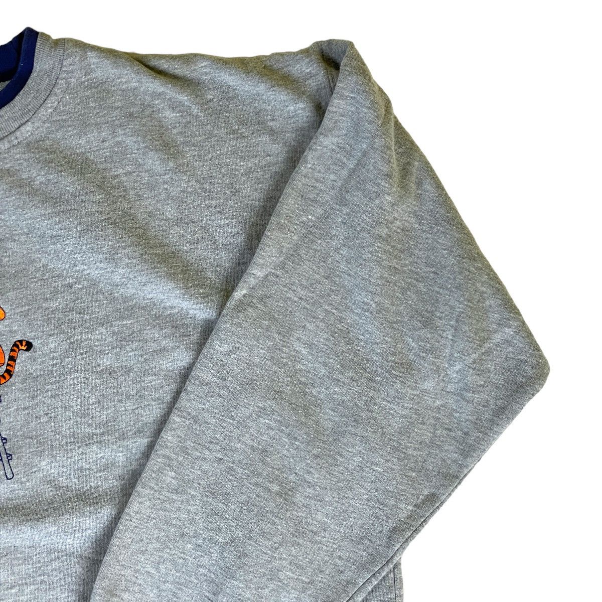 Disney 🔥LAST PRICE🔥 Vintage Pooh The Tiger Embroidered Sweatshirt Size US L / EU 52-54 / 3 - 6 Thumbnail