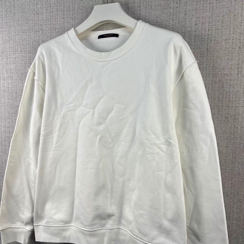 Louis Vuitton Louis Vuitton Solid back wash patch logo crew neck sweatsh Size US XXL / EU 58 / 5 - 3 Thumbnail