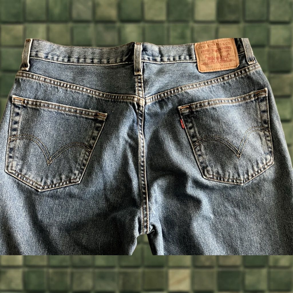 Levi's Levi’s 550 Jeans Men’s 36x34 Blue Denim Relaxed Fit 36x34 Zip Pockets Straight Y2K 2000s Mens Regular Jeans Size US 36 / EU 52 - 1 Thumbnail
