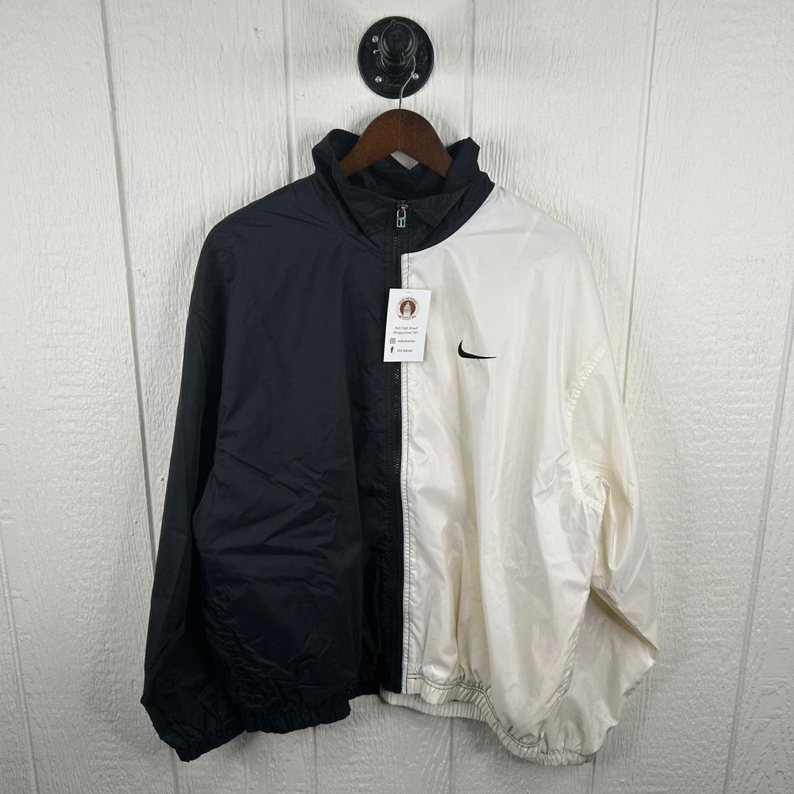 Nike Vintage 90s White & Black Nike Streetwear Windbreaker Large Size US L / EU 52-54 / 3 - 1 Thumbnail