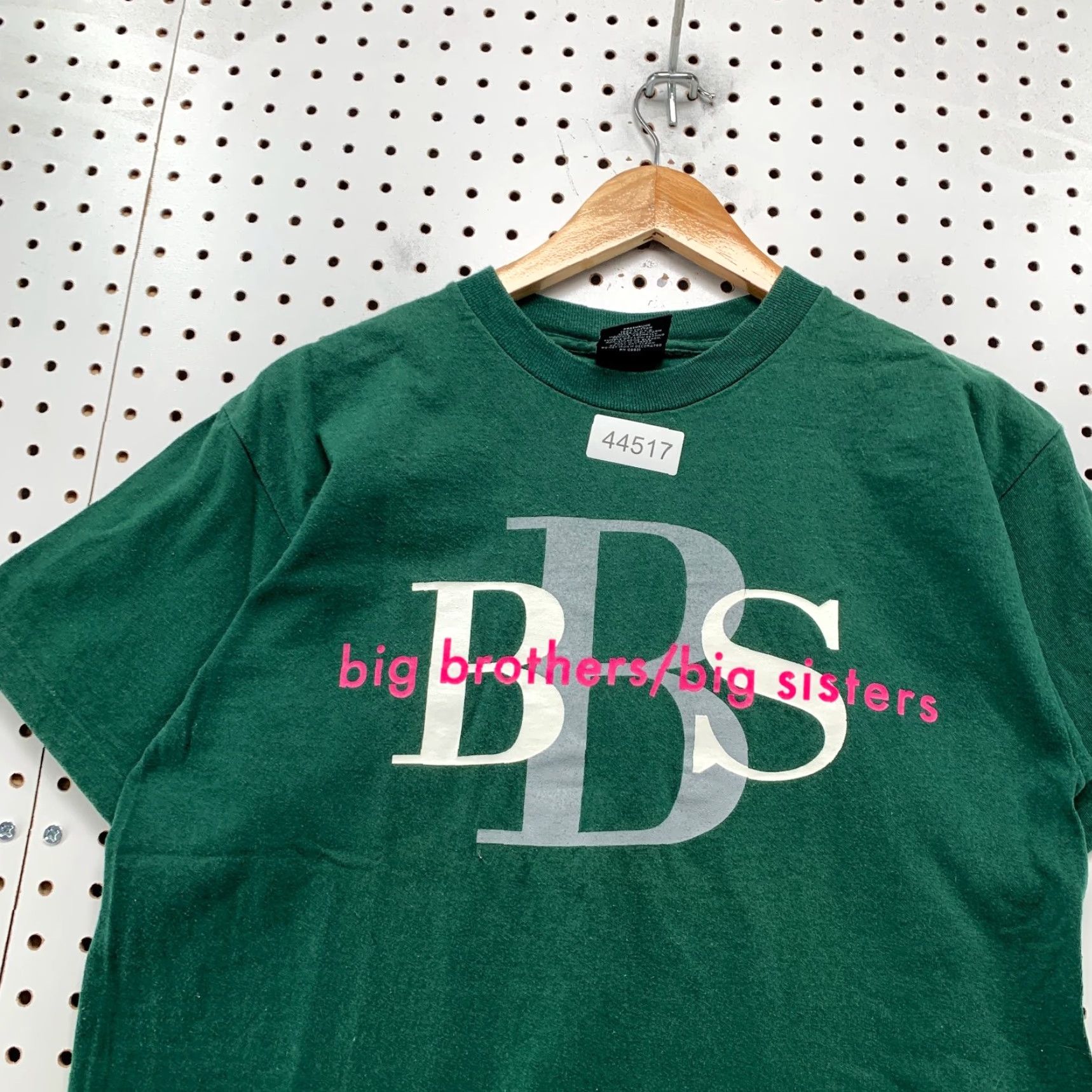 Vintage Vintage Big Brothers Big Sisters Shirt Mens Medium Green Single Stitch Fit Small Man Size US M / EU 48-50 / 2 - 4 Thumbnail