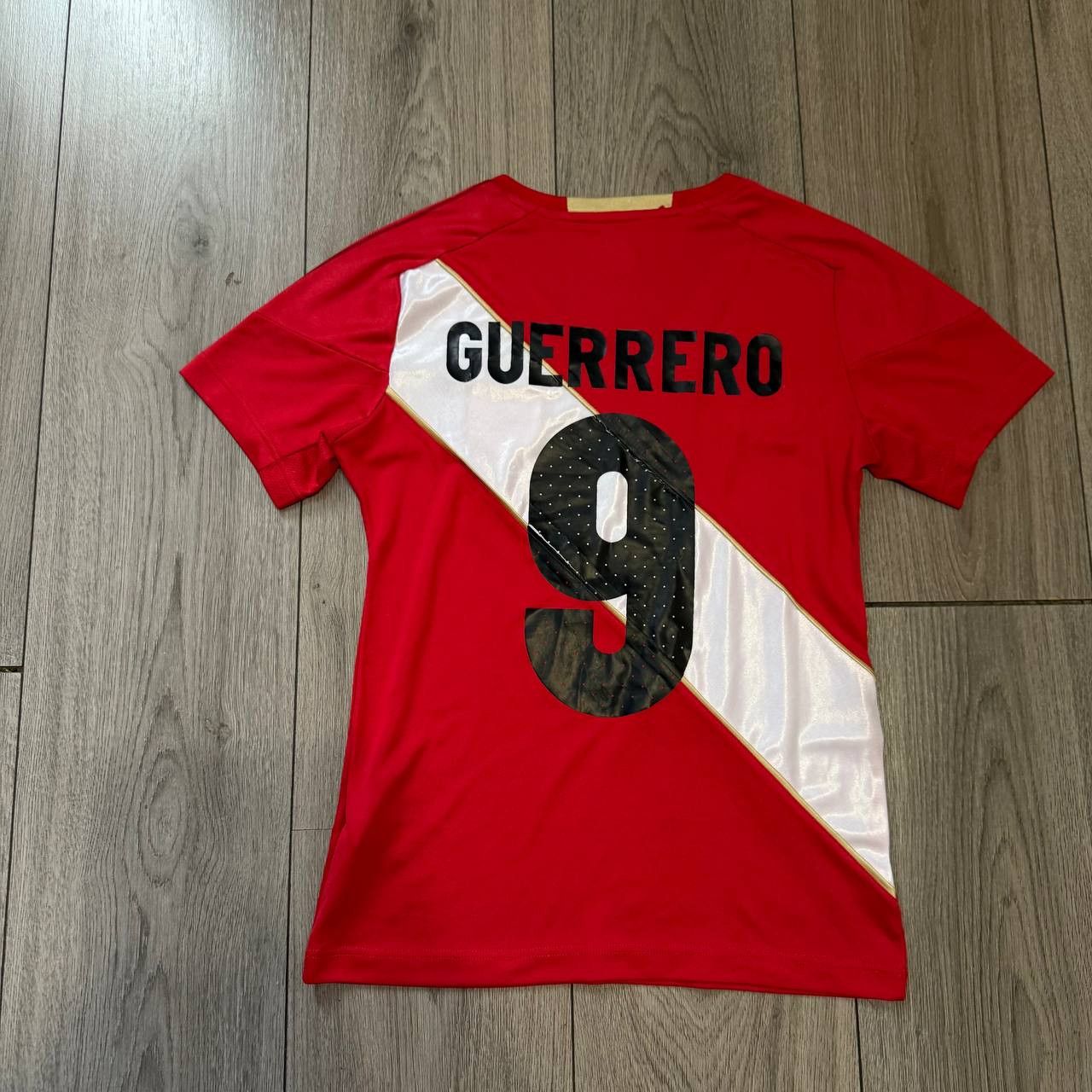 Umbro UMBRO PERU 2018/2020 GUERRERO SOCCER FOOTBALL JERSEY Size US S / EU 44-46 / 1 - 9 Thumbnail