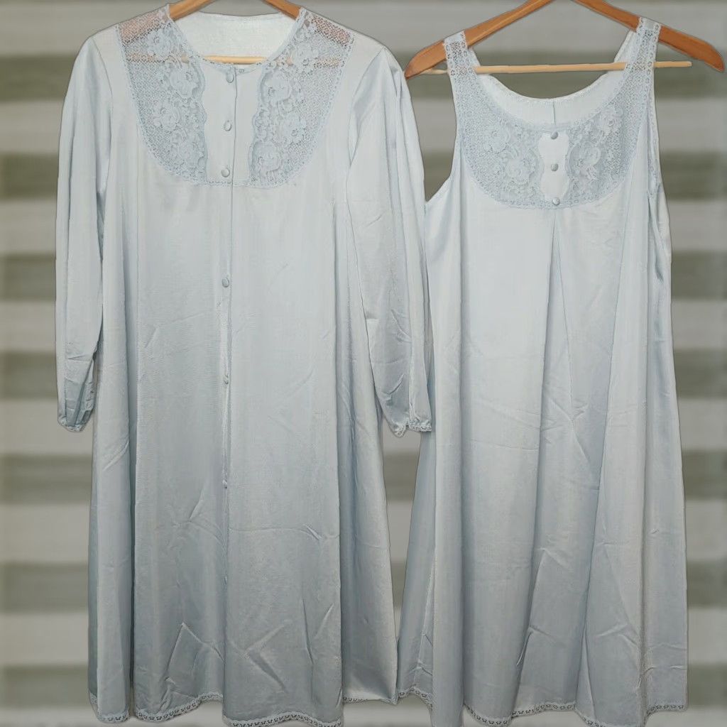 Vintage VINTAGE Vanity Fair Peignoir Set Robe And Gown Blue Lace 34 M Size ONE SIZE - 1 Thumbnail