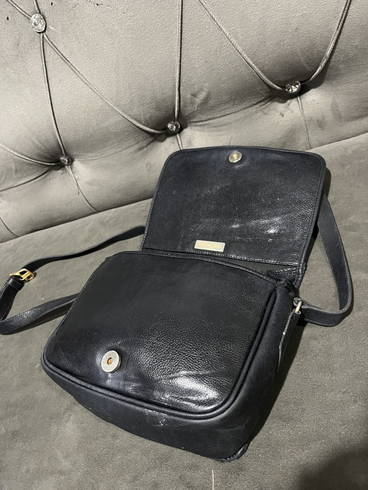 Yves Saint Laurent Authentic Yves Saint Laurent logo stitch shoulder bag Size ONE SIZE - 12 Thumbnail