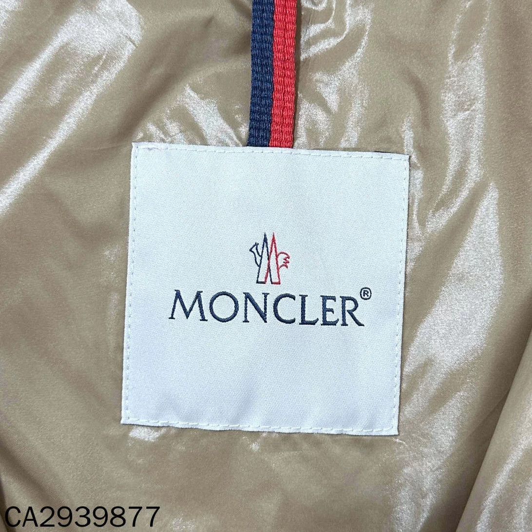 Moncler Moncler Parana black and gold down coat size 1 Size S / US 4 / IT 40 - 7 Thumbnail