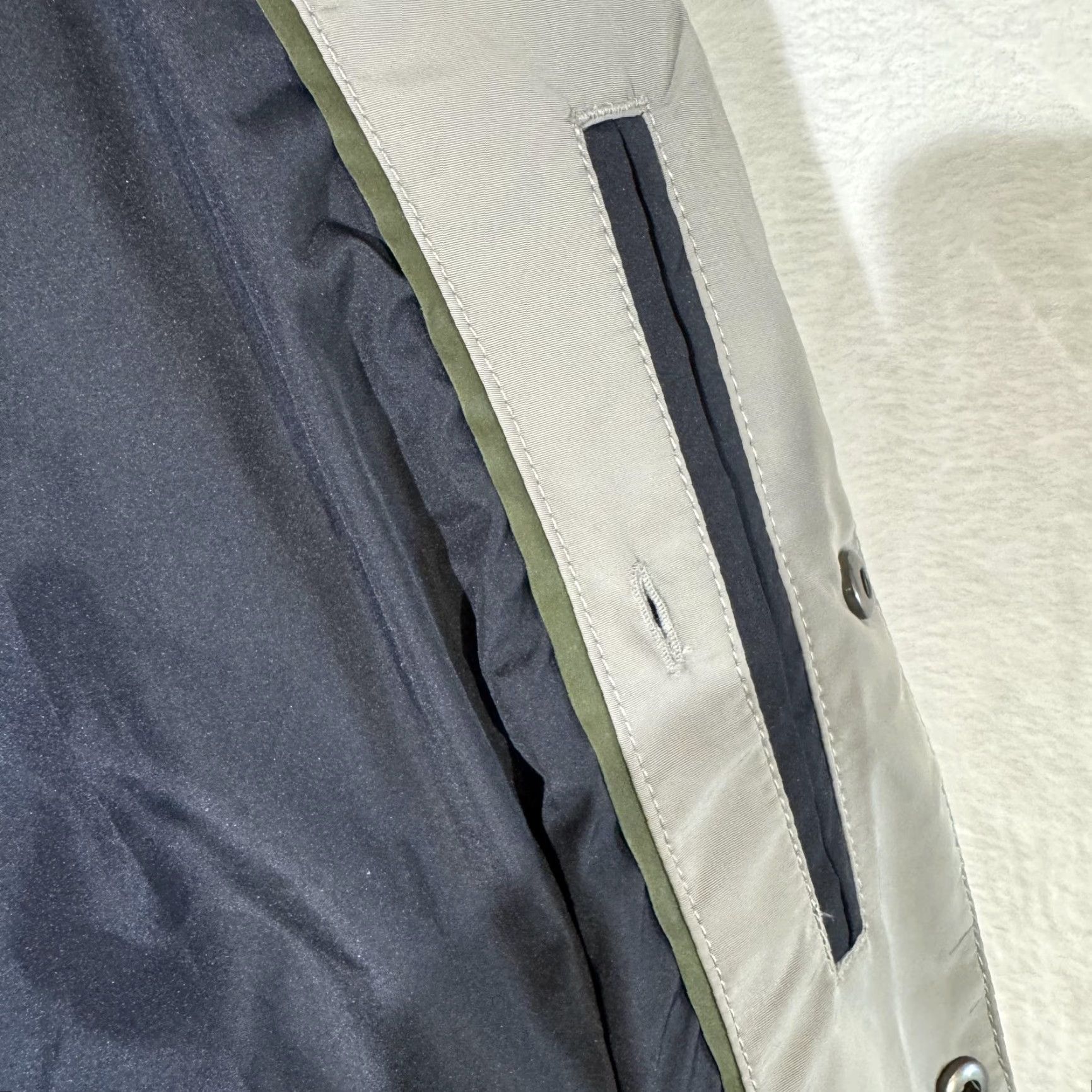 Banana Republic Banana Republic Jacket Mens XL Gray Navy Blue Bomber Varsity Snap Front Snaps Front Lined Pockets Lightweight Regular Softshell Size US XL / EU 56 / 4 - 5 Thumbnail