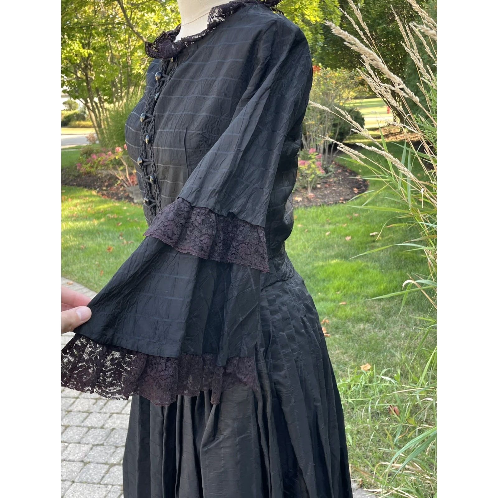 Vintage VINTAGE Antique Silk Mourning Dress Black Gown Lace Victorian Bustle Ostrich Feather VTG Gothic PS Black Mens? Size S / US 4 / IT 40 - 7 Thumbnail