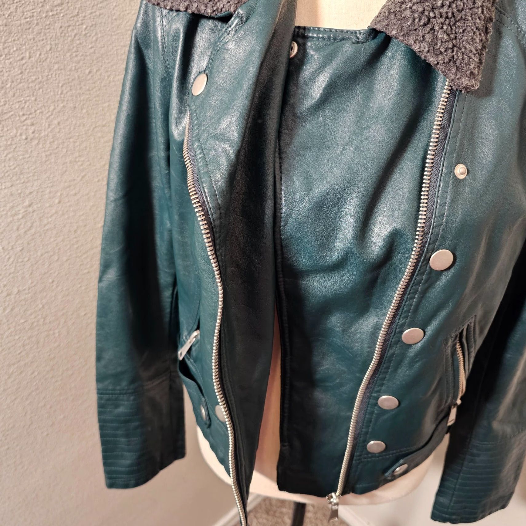 Vintage Jolt Women's Vegan Leather Jacket Green Size L Faux Fur Zipper Accents Jacket Size L / US 10 / IT 46 - 5 Thumbnail