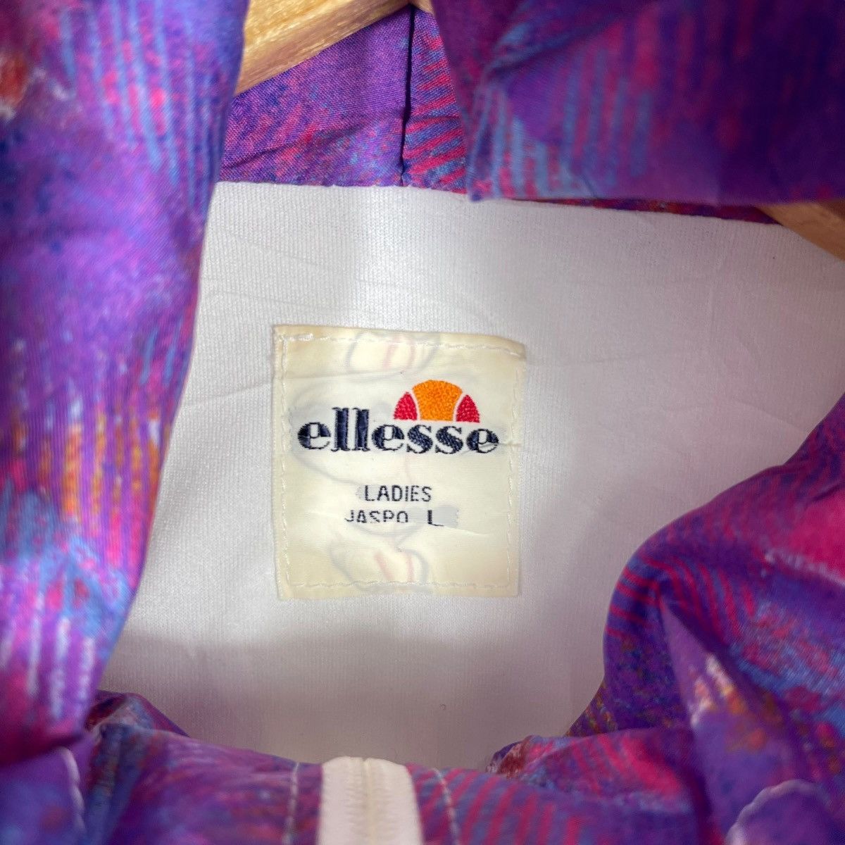 Ellesse Vintage Ellesse Windbreaker Jacket White Purple Graphic Size US L / EU 52-54 / 3 - 3 Thumbnail