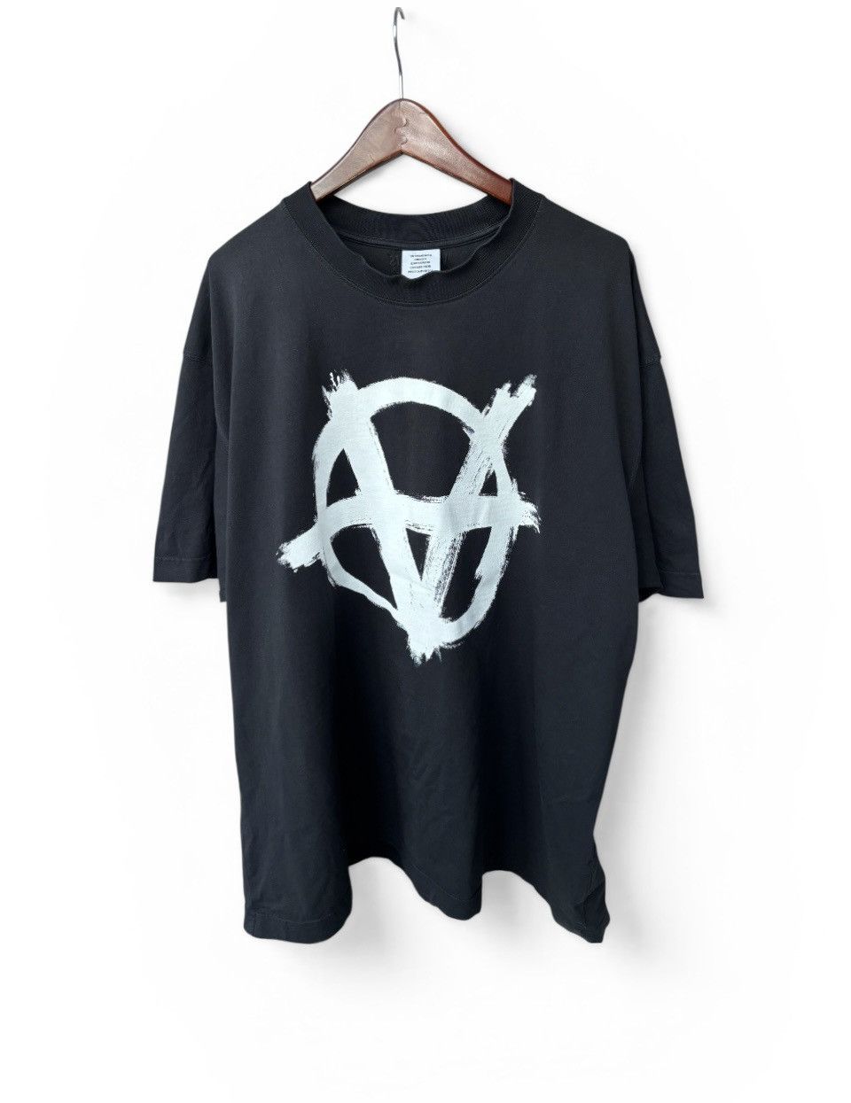 Vetements Vetements Anarchy T-Shirt Size US XL / EU 56 / 4 - 2 Thumbnail