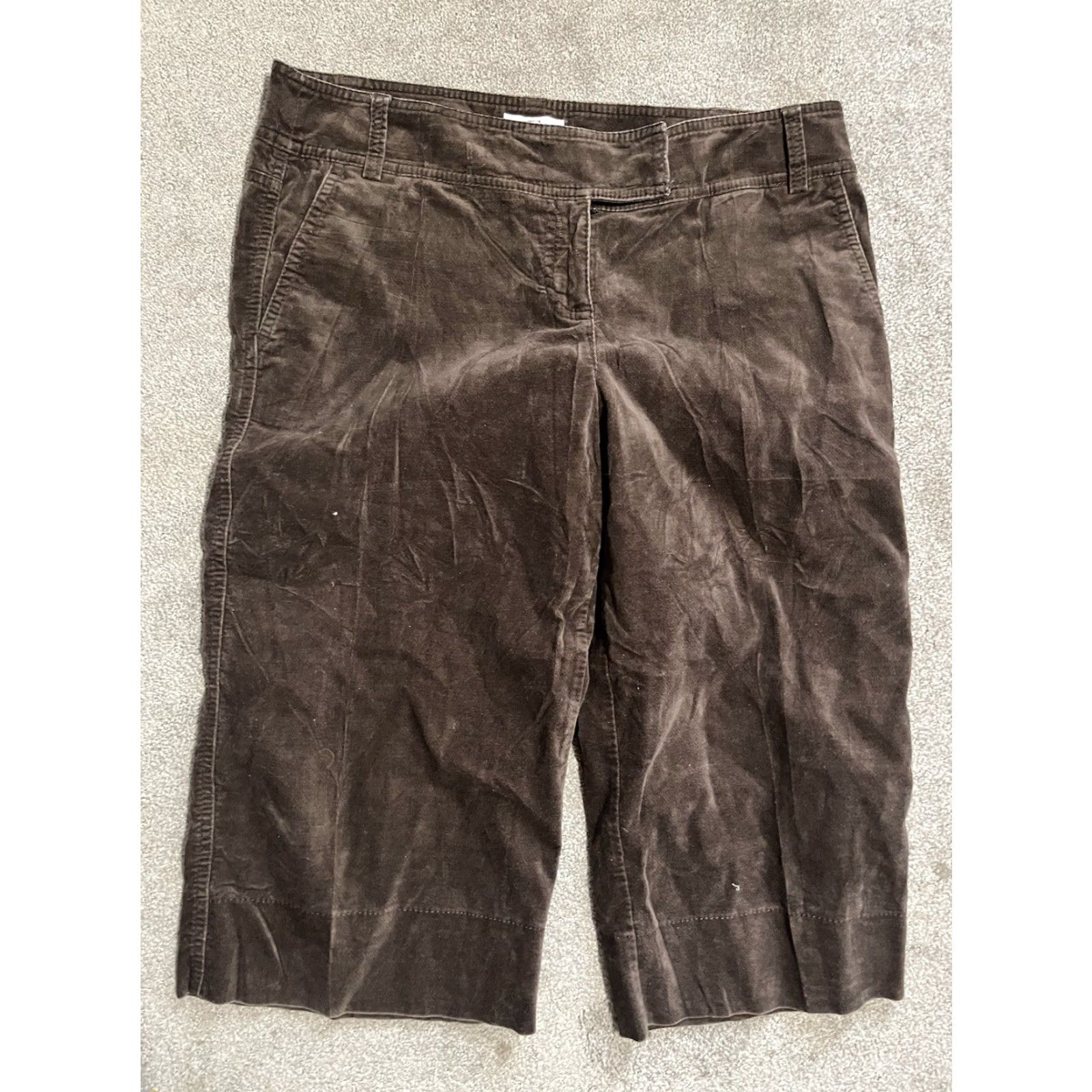 Ann Taylor VINTAGE Ann Taylor Loft Women’s Pants Sz 10 Marisa Brown Velvet Feel Quacho Capri Capris Cropped Button Detail 17.5 Inseam Straight Mens? No. Size 32" / US 10 / IT 46 - 2 Thumbnail