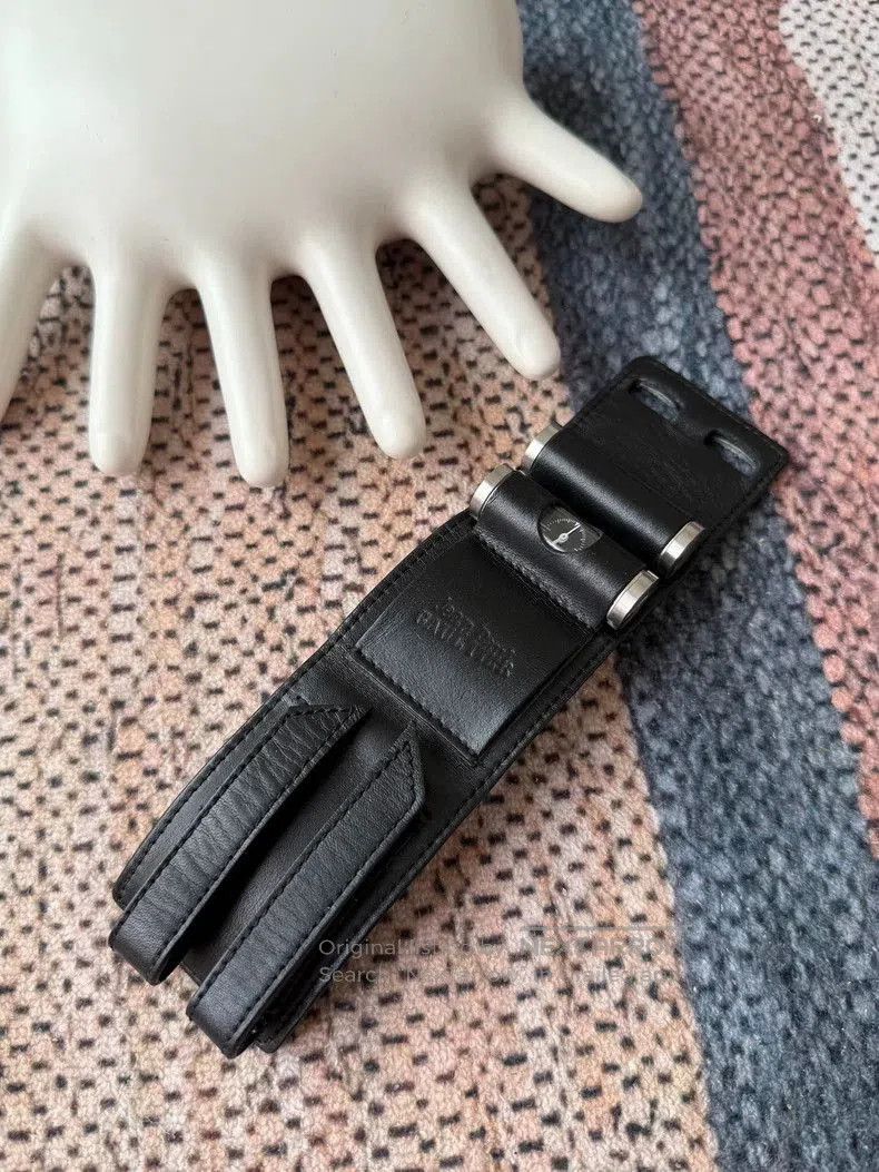 Jean Paul Gaultier Jean Paul GAULTIER Leather Bullet Watch. Size ONE SIZE - 4 Thumbnail