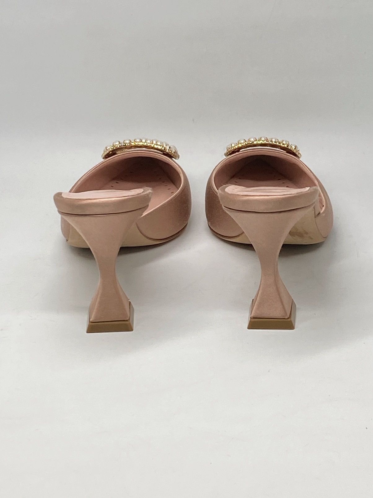 Manolo Blahnik Manolo Blahnik Fabetamu 70 Embellished Satin Mules size 37 Size US 7 / IT 37 - 11 Thumbnail