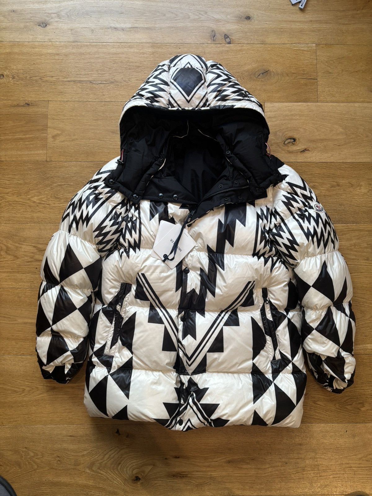 Moncler MONCLER REVERSIBLE PRINT HORDELYME GIUBBOTTO - SIZE 4 Size US XL / EU 56 / 4 - 4 Thumbnail