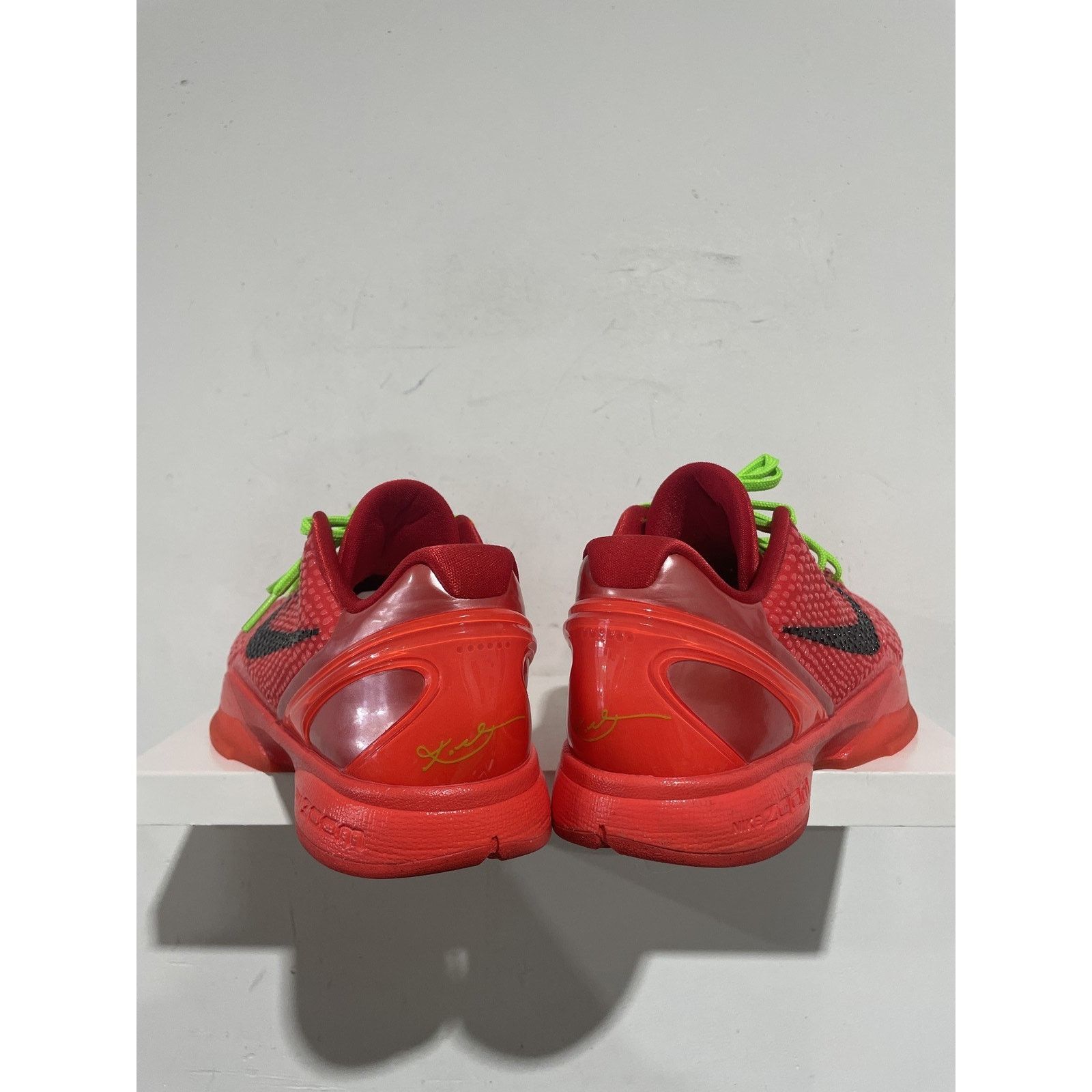 Nike NIKE KOBE 6 PROTRO REVERSE GRINCH SIZE 11 PREOWNED Size US 11 / EU 44 - 5 Thumbnail