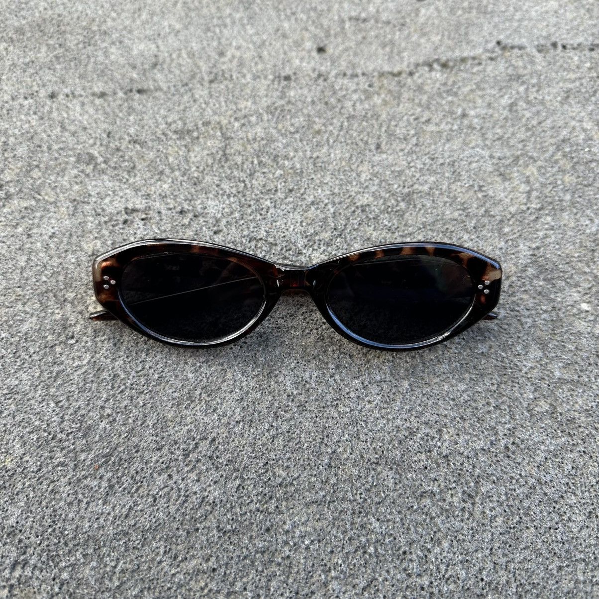 Vintage SUNGLASSES BRAND NEW CLASSIC RETRO VINTAGE YT541-02 Size ONE SIZE - 1 Thumbnail