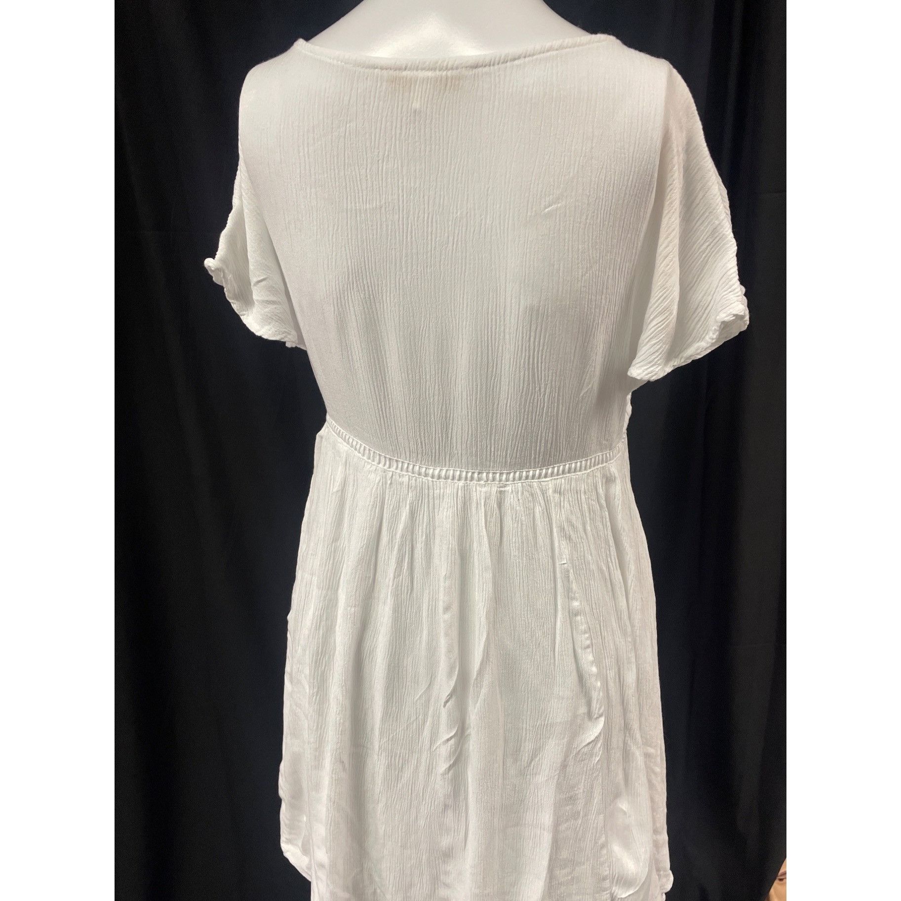 Other Hailey Lyn Women's White Short Sleeve w/ floral embroidery D Size S / US 4 / IT 40 - 2 Thumbnail