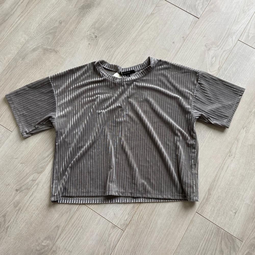 Designer Chic Gray Velvet Striped Cropped Tee Size S / US 4 / IT 40 - 1 Thumbnail