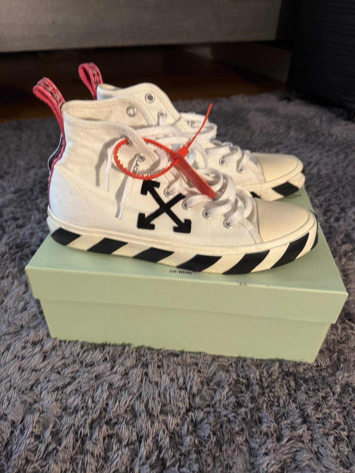 Off-White Mid Top Off-White Converse model Sneaker Size US 10 / EU 43 - 1 Thumbnail