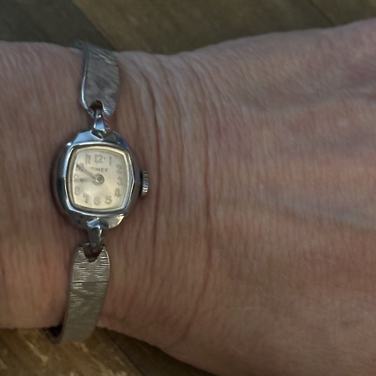 Timex Vintage Timex silver wind up watch Size ONE SIZE - 4 Thumbnail