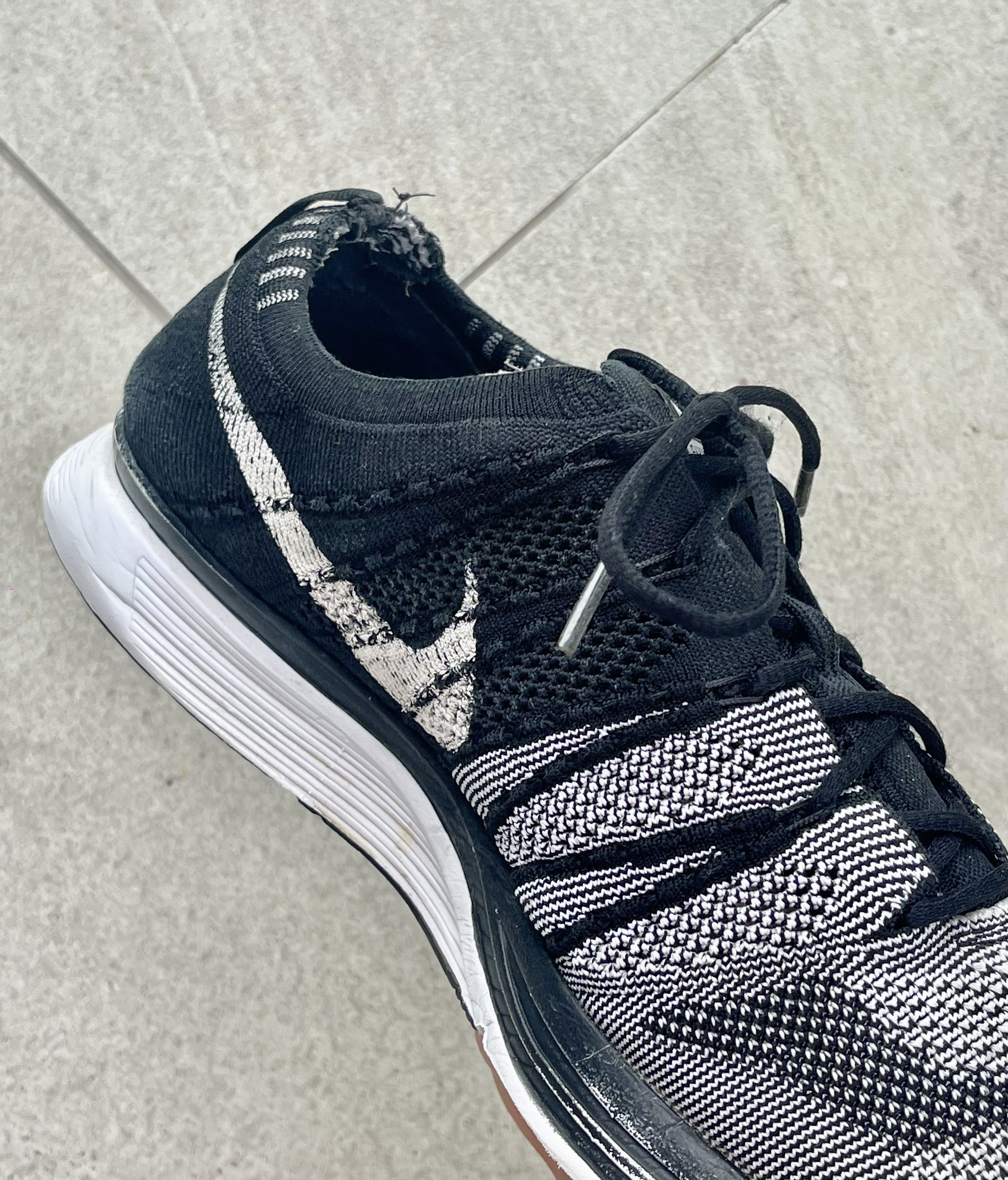 Nike (2018) Nike Flyknit Trainer Oreo Kanye Yeezy Black/ White Size US 10 / EU 43 - 9 Thumbnail