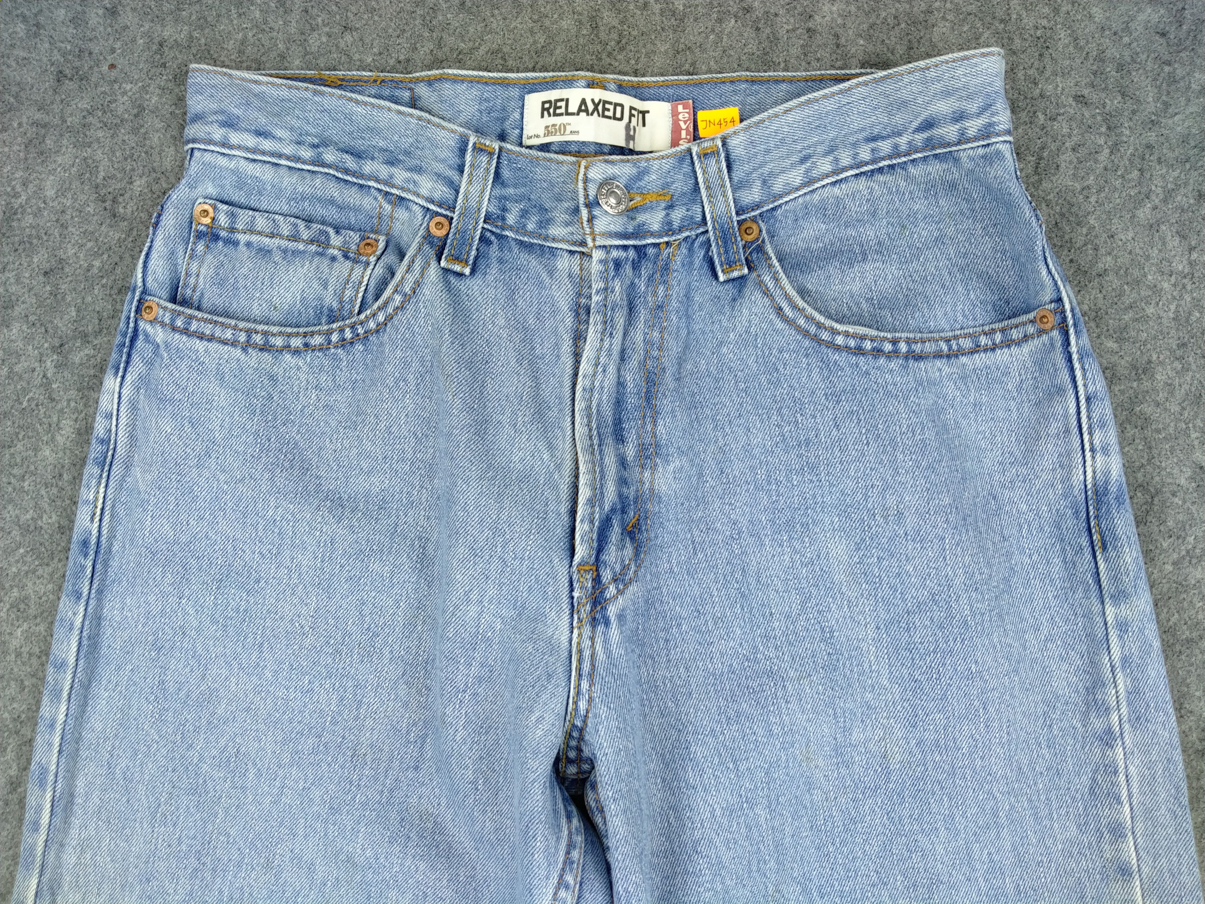 Vintage Light Wash Vintage Levi's 550 Relaxed Fit Denim -JN454 Size US 31 - 3 Thumbnail