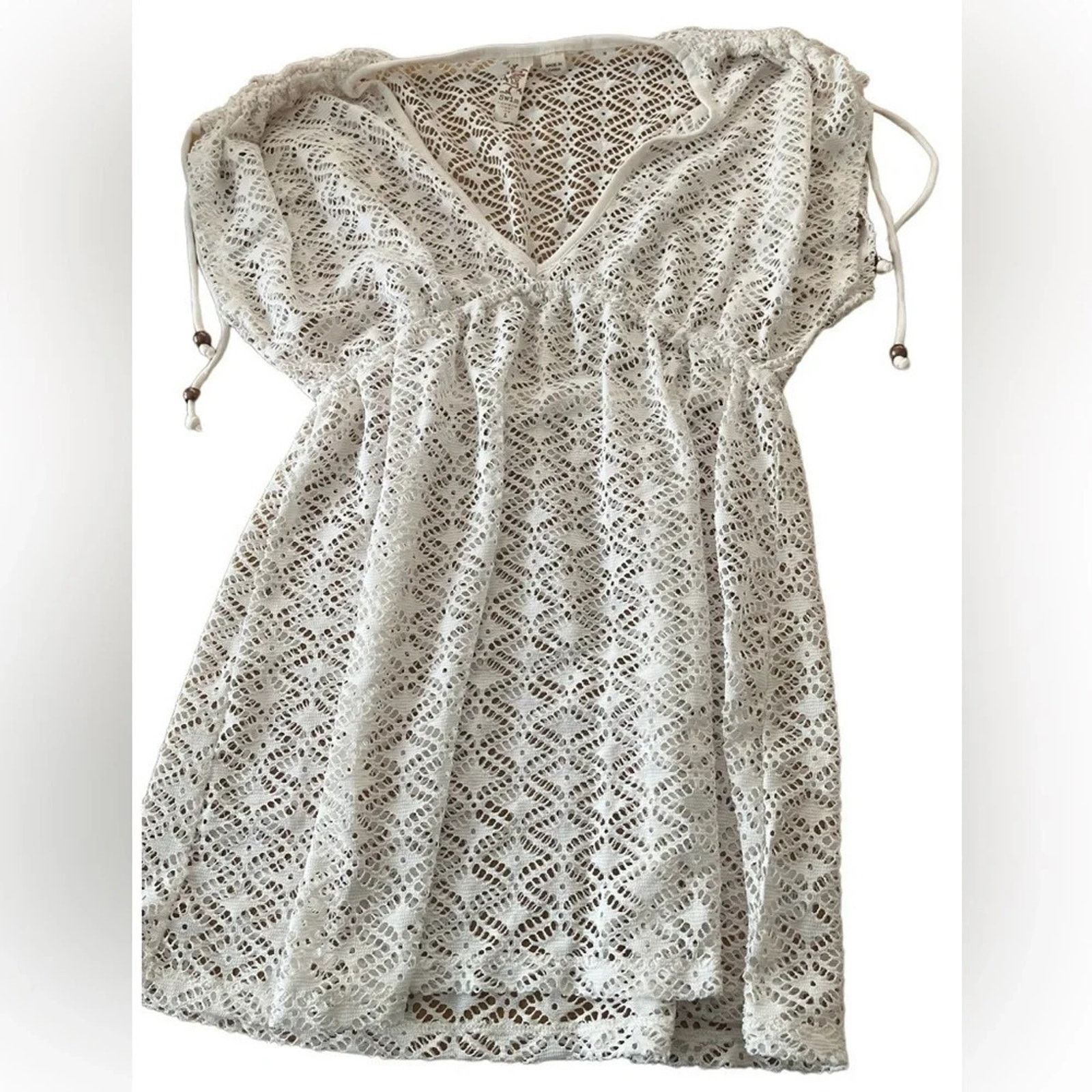 The Unbranded Brand Miken Swim lace coverup or robe, size Large in beige. Size ONE SIZE - 1 Thumbnail