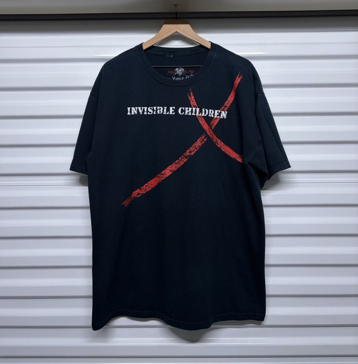 Other Vintage “Invisible Children” Tee Size US XL / EU 56 / 4 - 1 Thumbnail