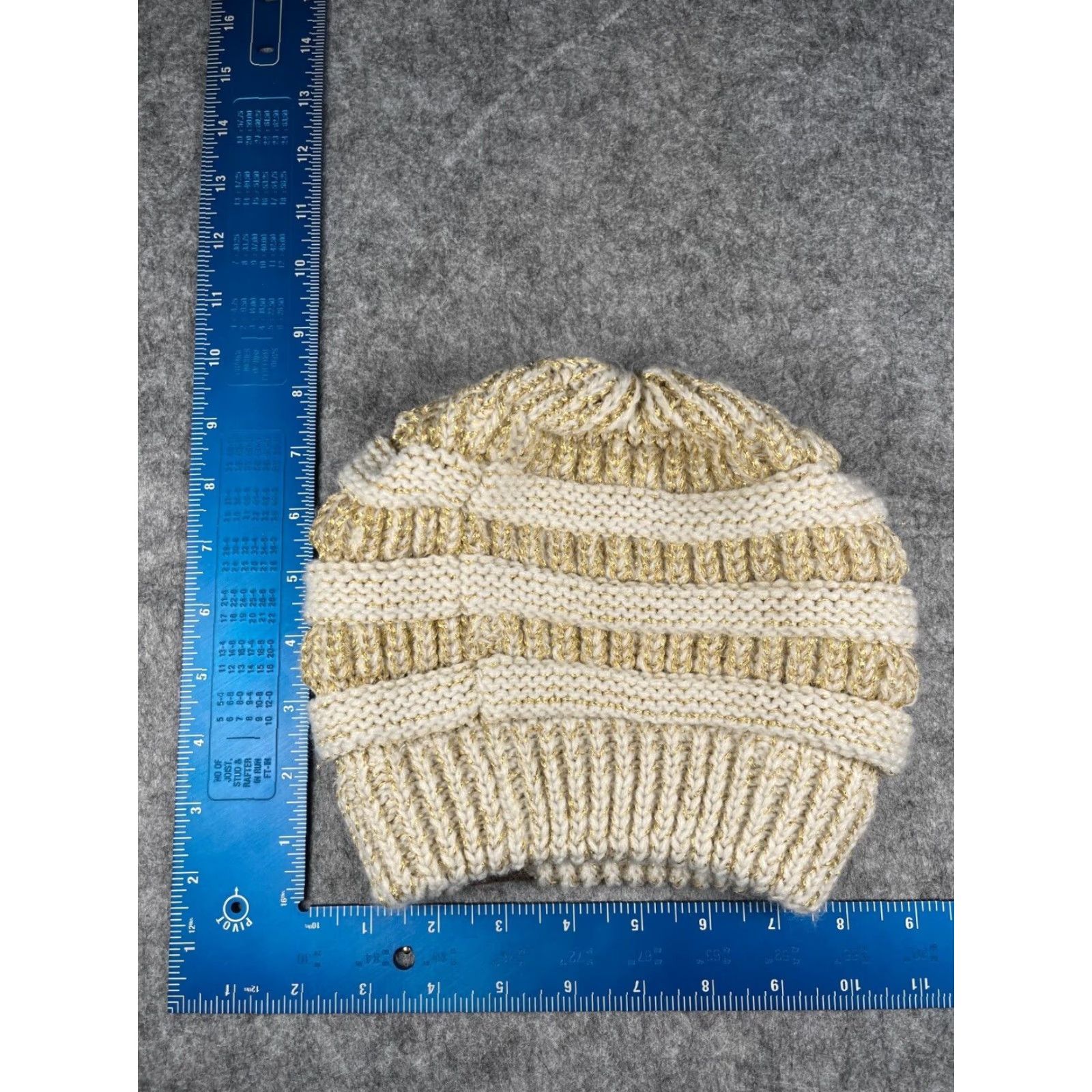 Vintage C.C Exclusive Beanie Toque Womens One Size Ivory Gold Knit Glittery Acrylic Ski Hat Size ONE SIZE - 4 Thumbnail