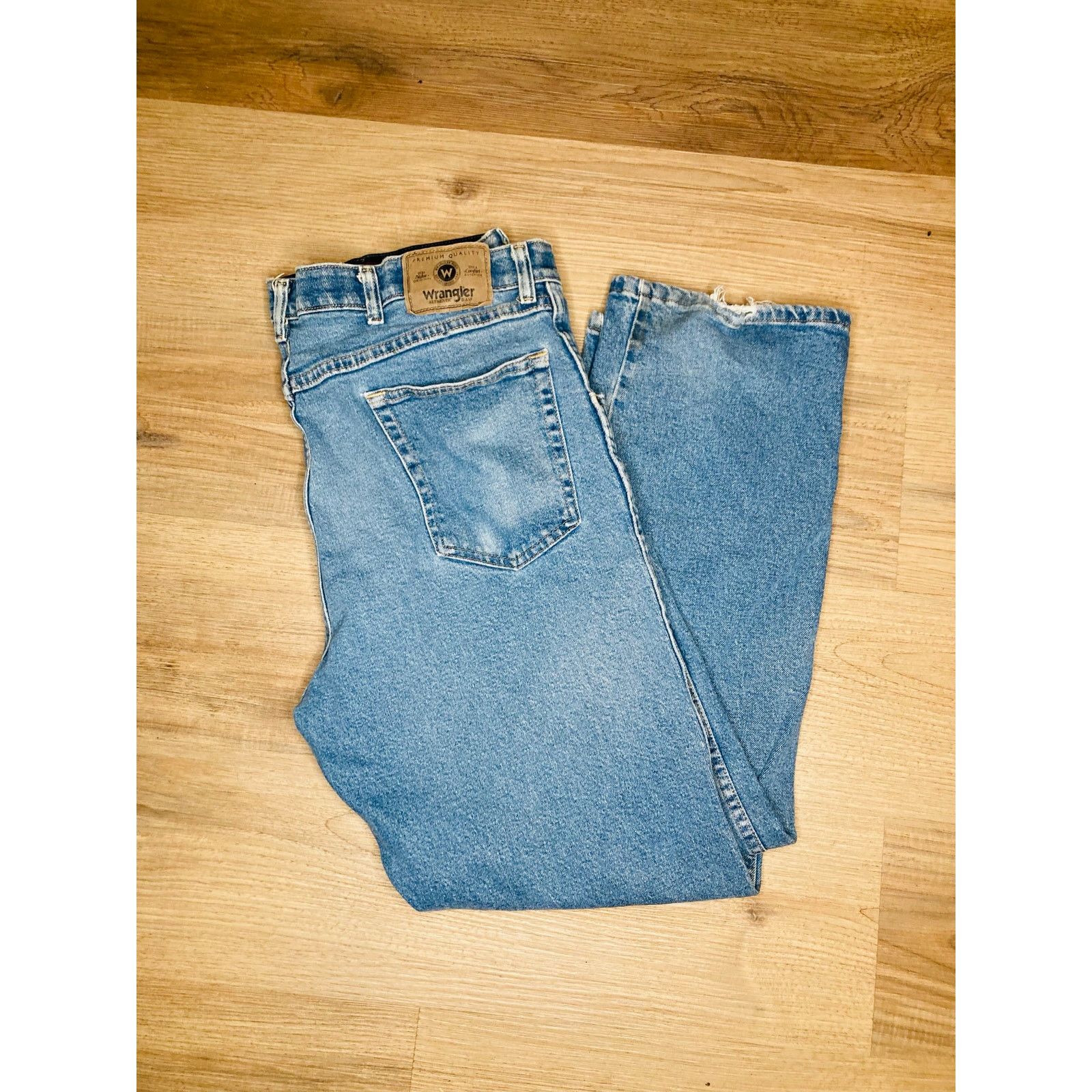 & Other Stories Good condition Wrangler jeans size 38x29 Size US 38 / EU 54 - 1 Thumbnail