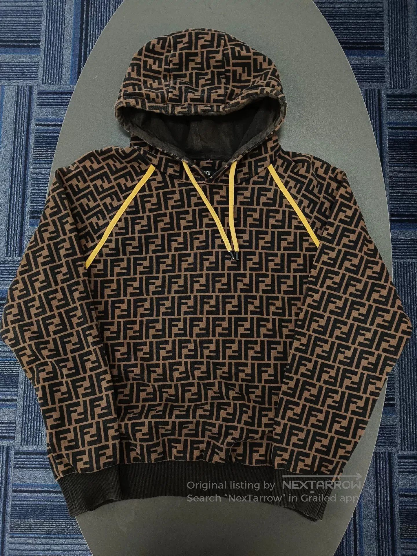 Fendi fendi logo printed hoodie in brown. Size US S / EU 44-46 / 1 - 1 Thumbnail