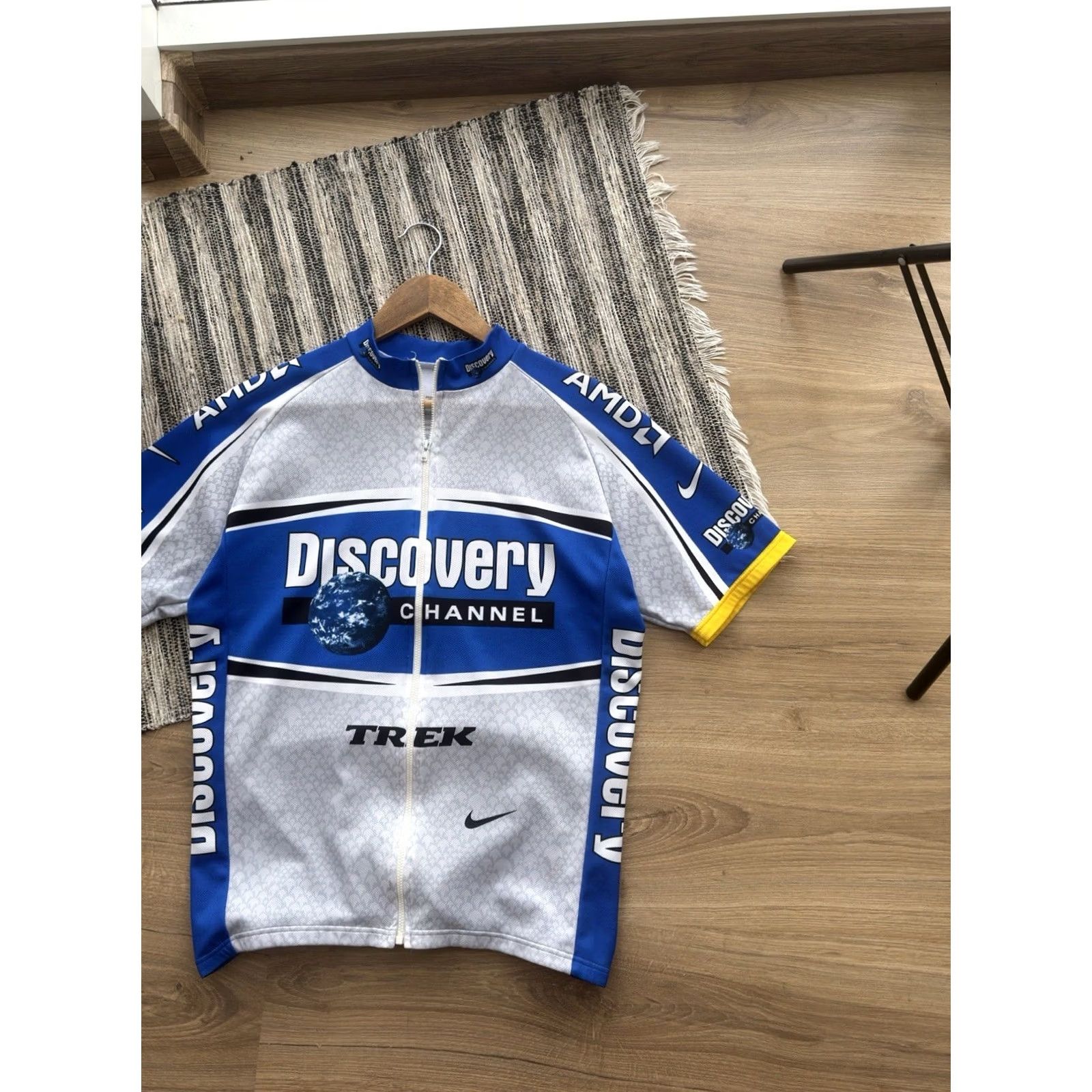 Nike VINTAGE Nike DISCOVERY CHANNEL TREK CYCLING TEAM JERSEY SHIRT L Nike Mens Blue 90s Cycling Jersey T-Shirt Short Sleeve Polyester Jersey Size US L / EU 52-54 / 3 - 2 Thumbnail