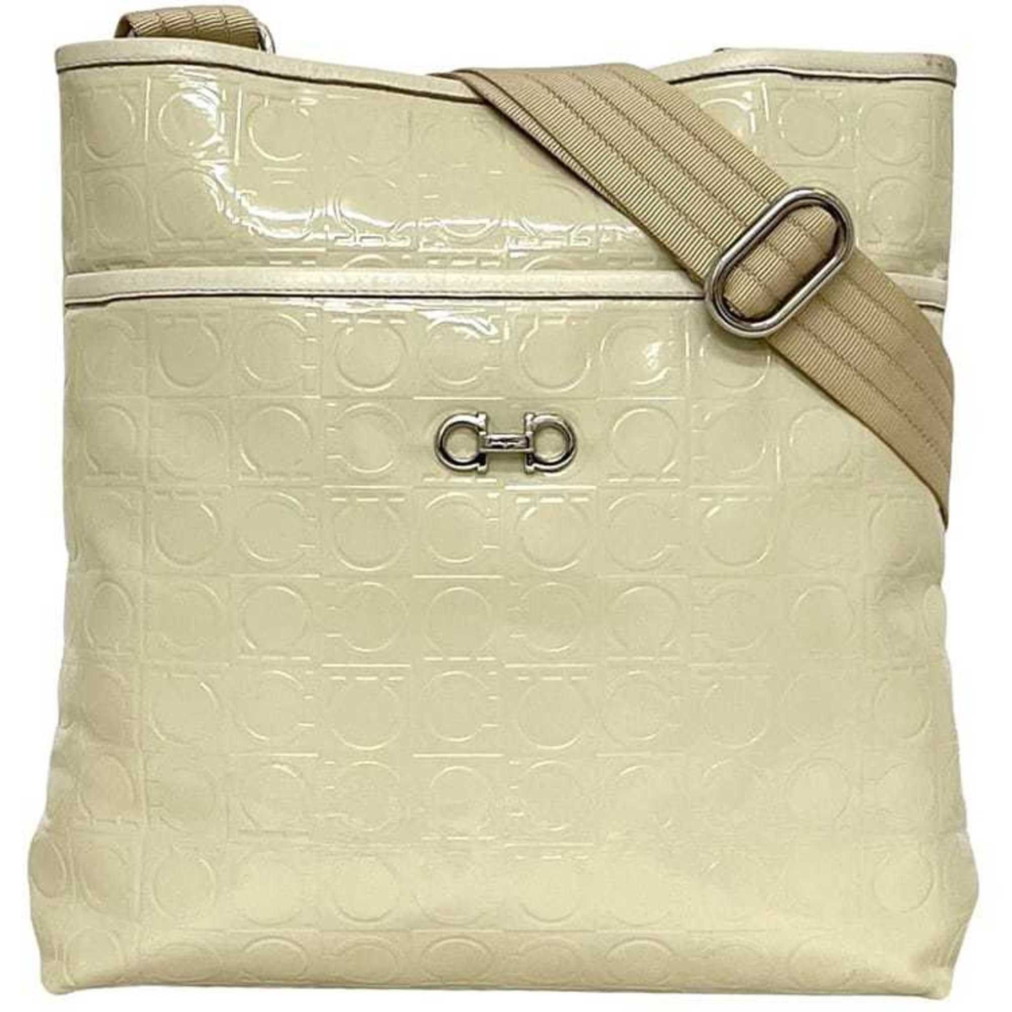 Salvatore Ferragamo Salvatore Ferragamo shoulder bag ec-24801 cream white Gancini AU-21 B492 crossbody in patent leather, one-tone Size ONE SIZE - 1 Thumbnail