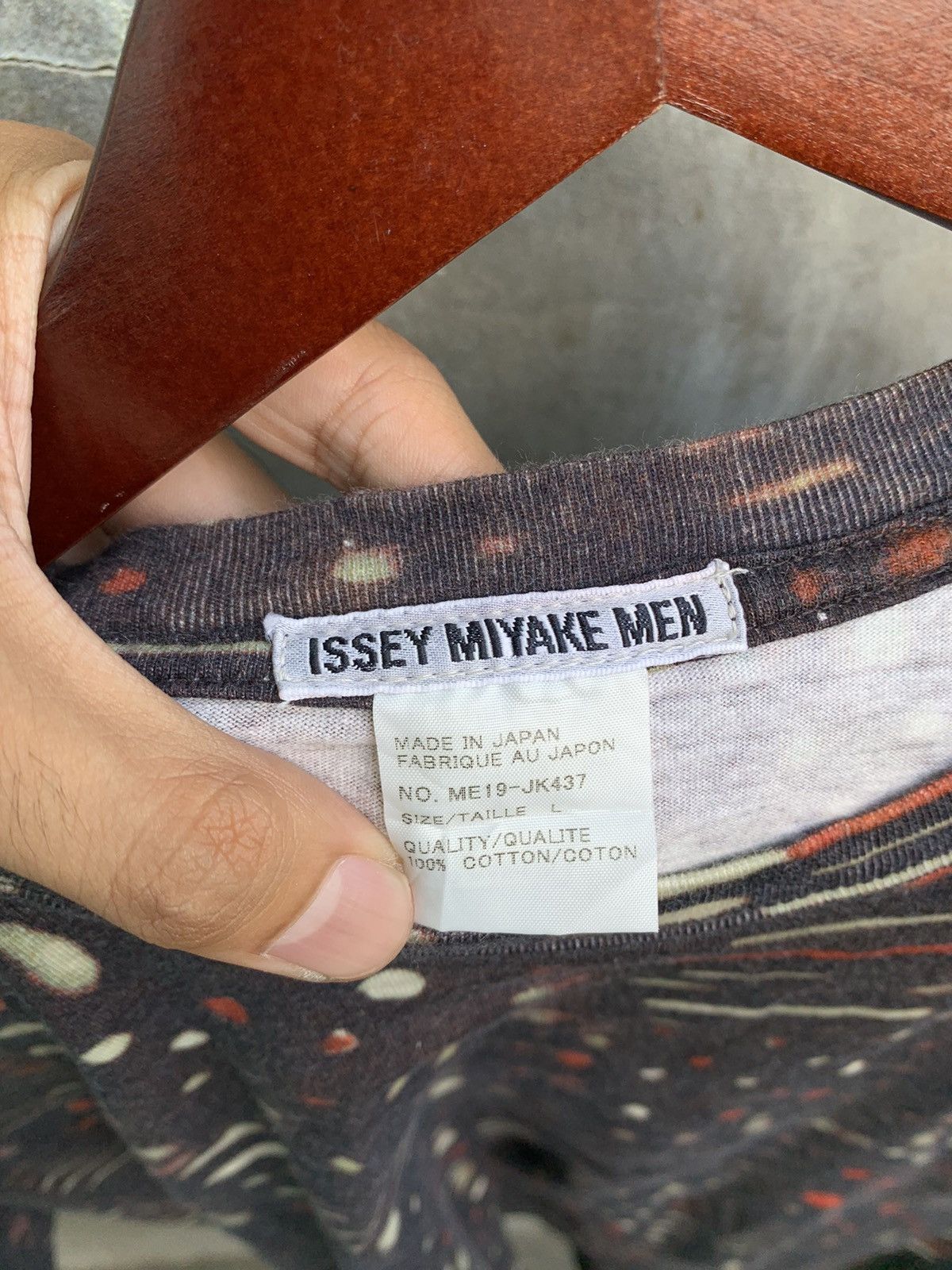 Issey Miyake Graphic Tee Size US L / EU 52-54 / 3 - 7 Thumbnail