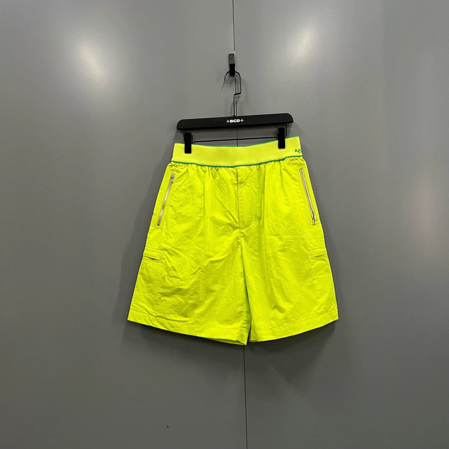 Bottega Veneta Bottega Veneta Neon Green Elastic Waist Shorts Size 28" / US 6 / IT 42 - 1 Thumbnail