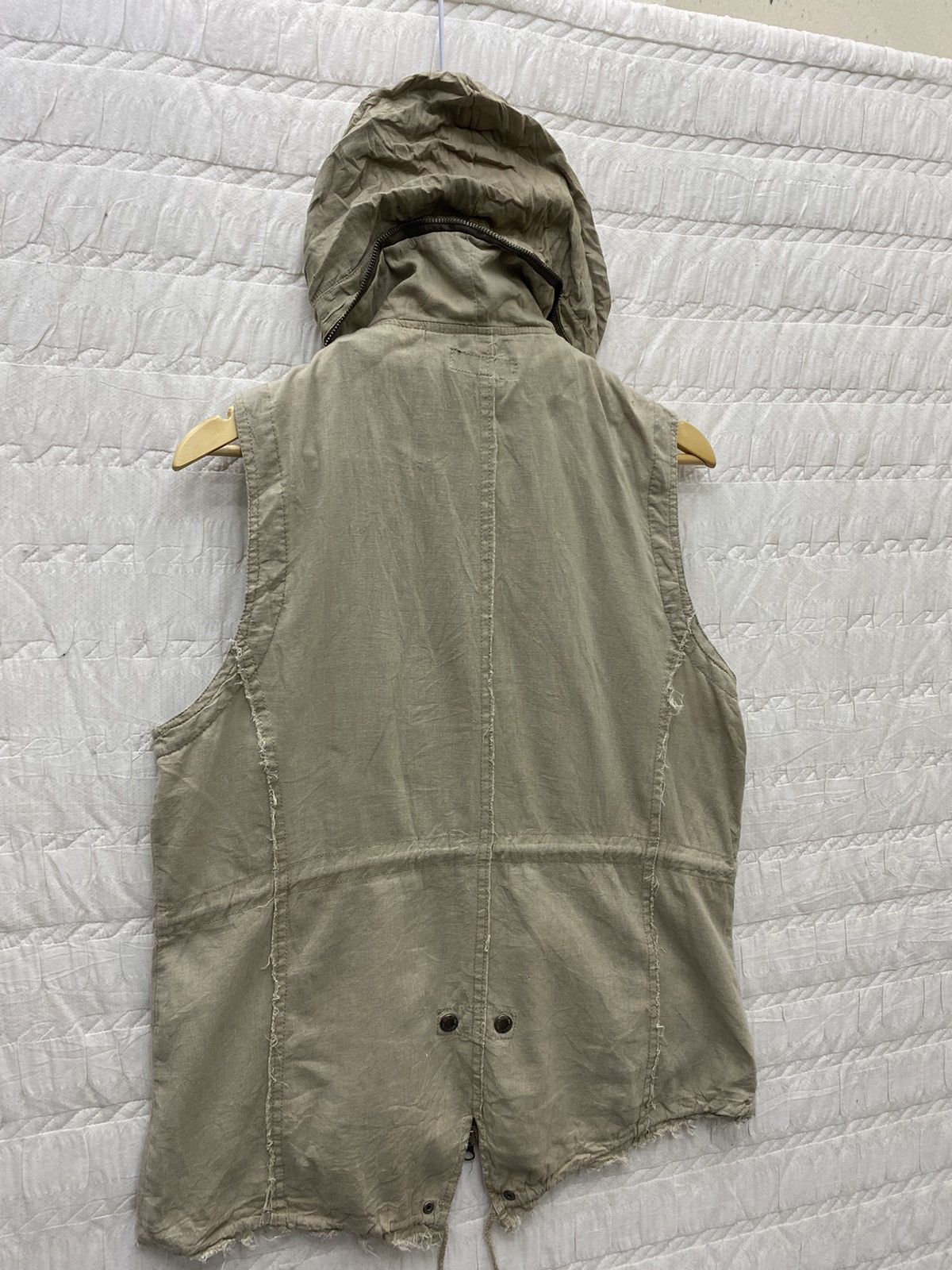 In The Attic (O) IN THE ATTIC HYPE JACKET SLEEVELESS HOODIE Size US L / EU 52-54 / 3 - 8 Thumbnail