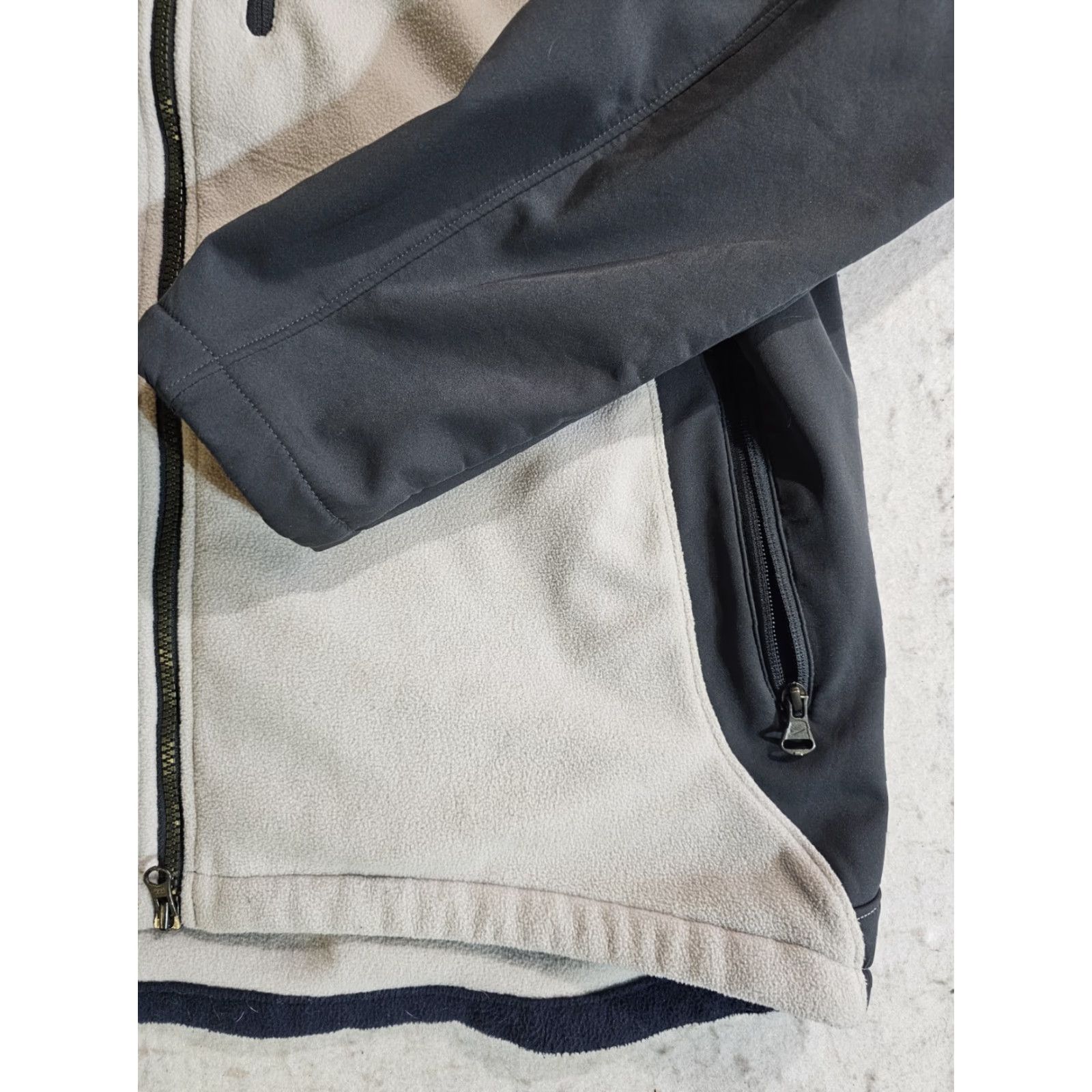 Nike VINTAGE Nike Classic Full Zip Fleece Soft Shell Jacket Gray 2 Tone Mens XL Size Gray Nike Jacket 2 Tone Logo Zipper Embroidered Casual Sportswear Size US XL / EU 56 / 4 - 5 Thumbnail