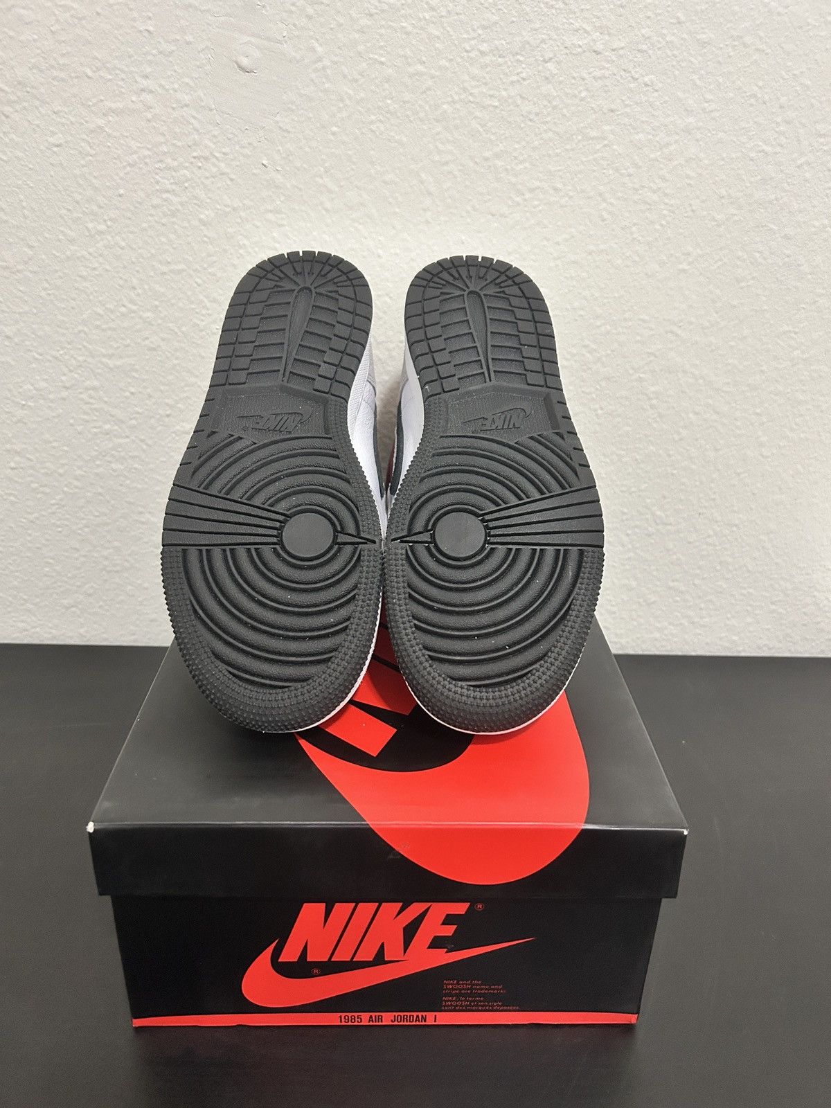 Jordan Brand Jordan 1 High Smoke Grey Size US 6 / EU 39 - 7 Thumbnail