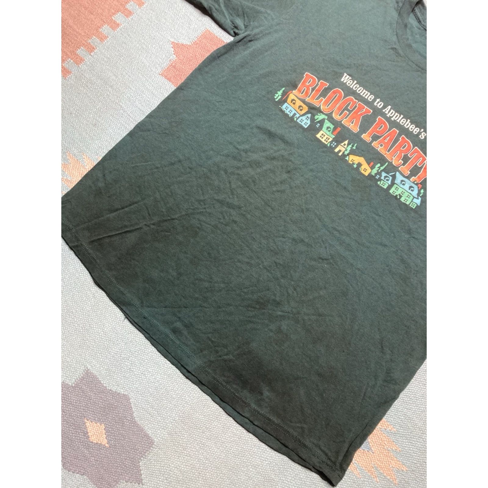 Vintage VINTAGE Party T-Shirt Welcome to Applebee’s Block Party Restaurant XL Men Green T-Shirt 24” Pit 29.5” Length Size US XL / EU 56 / 4 - 2 Thumbnail